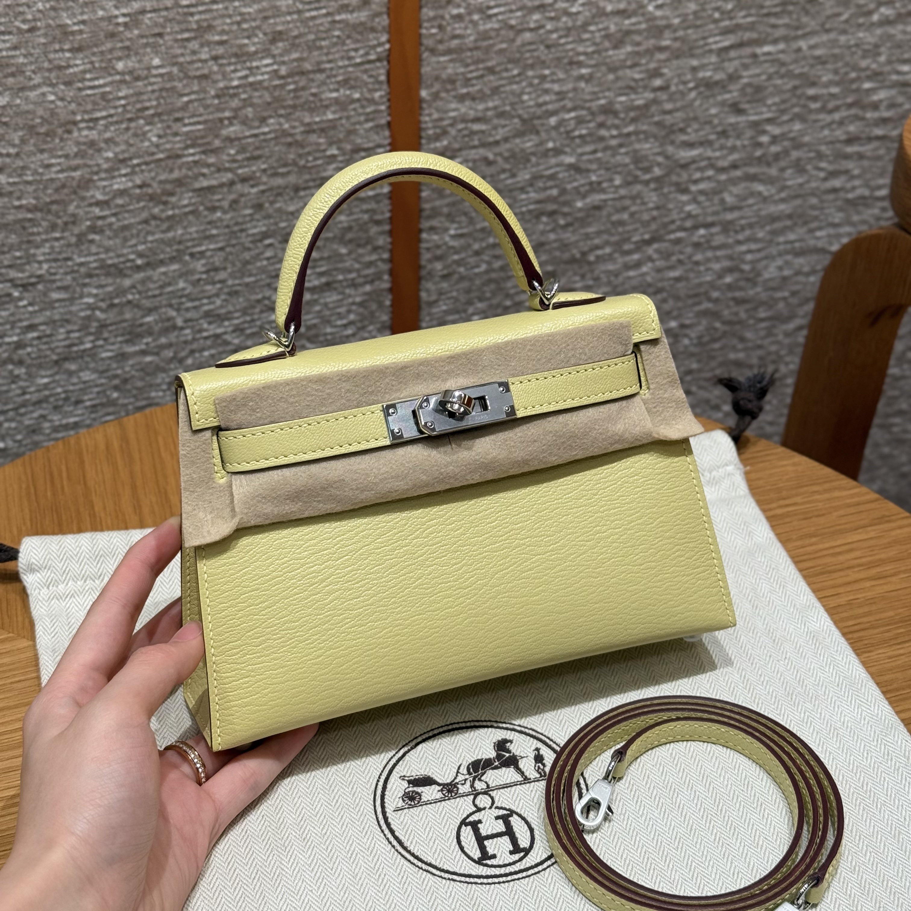 에르메스 Hermes Mini Kelly 19cm Chèvre 1Z Jaune poussin/silver
