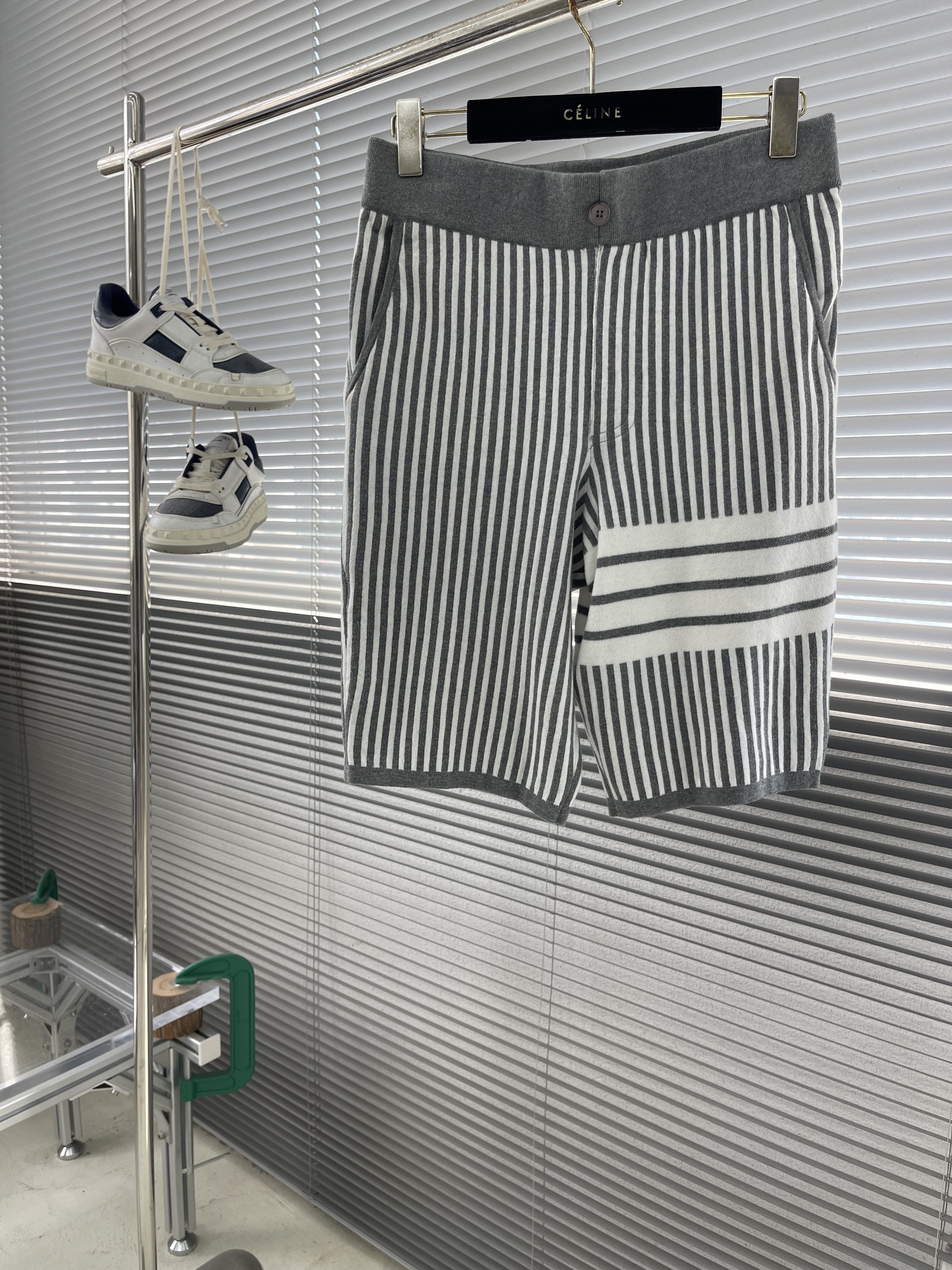 톰브라운 Thom Browne 반바지
