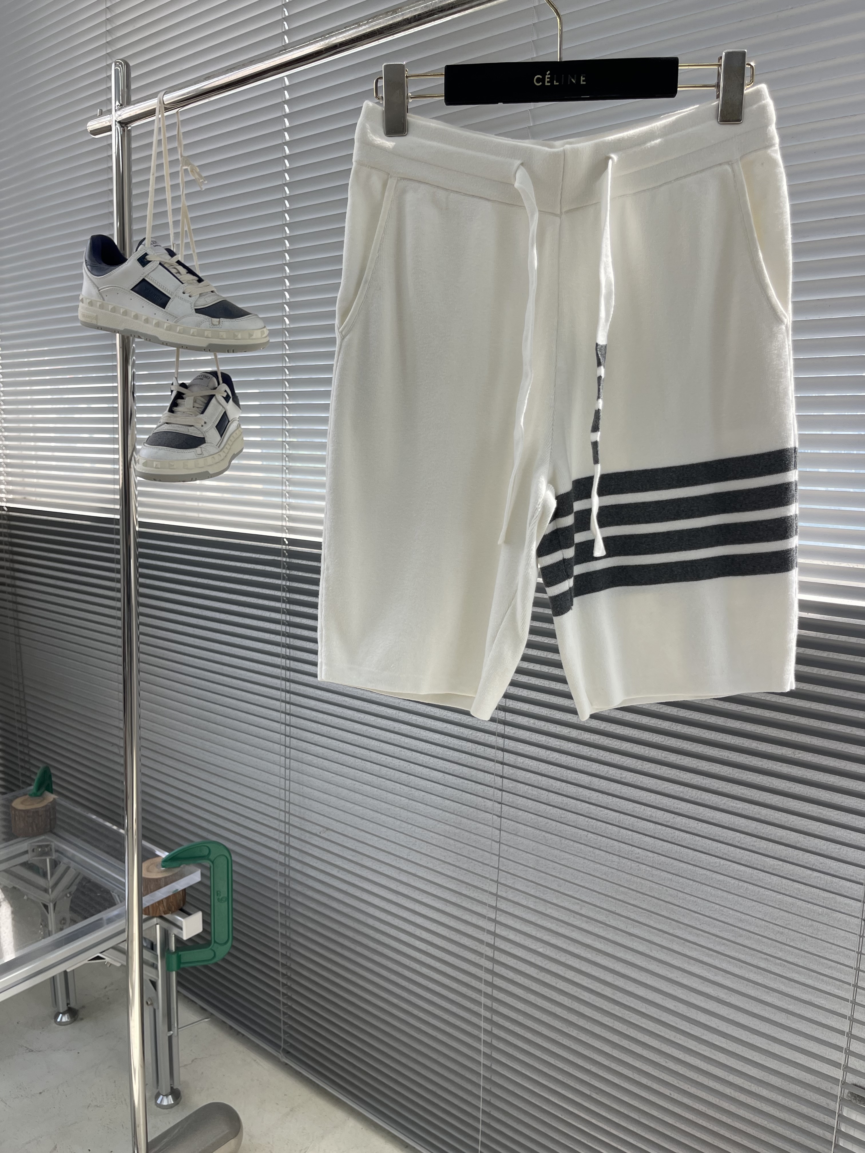 톰브라운 Thom Browne 반바지