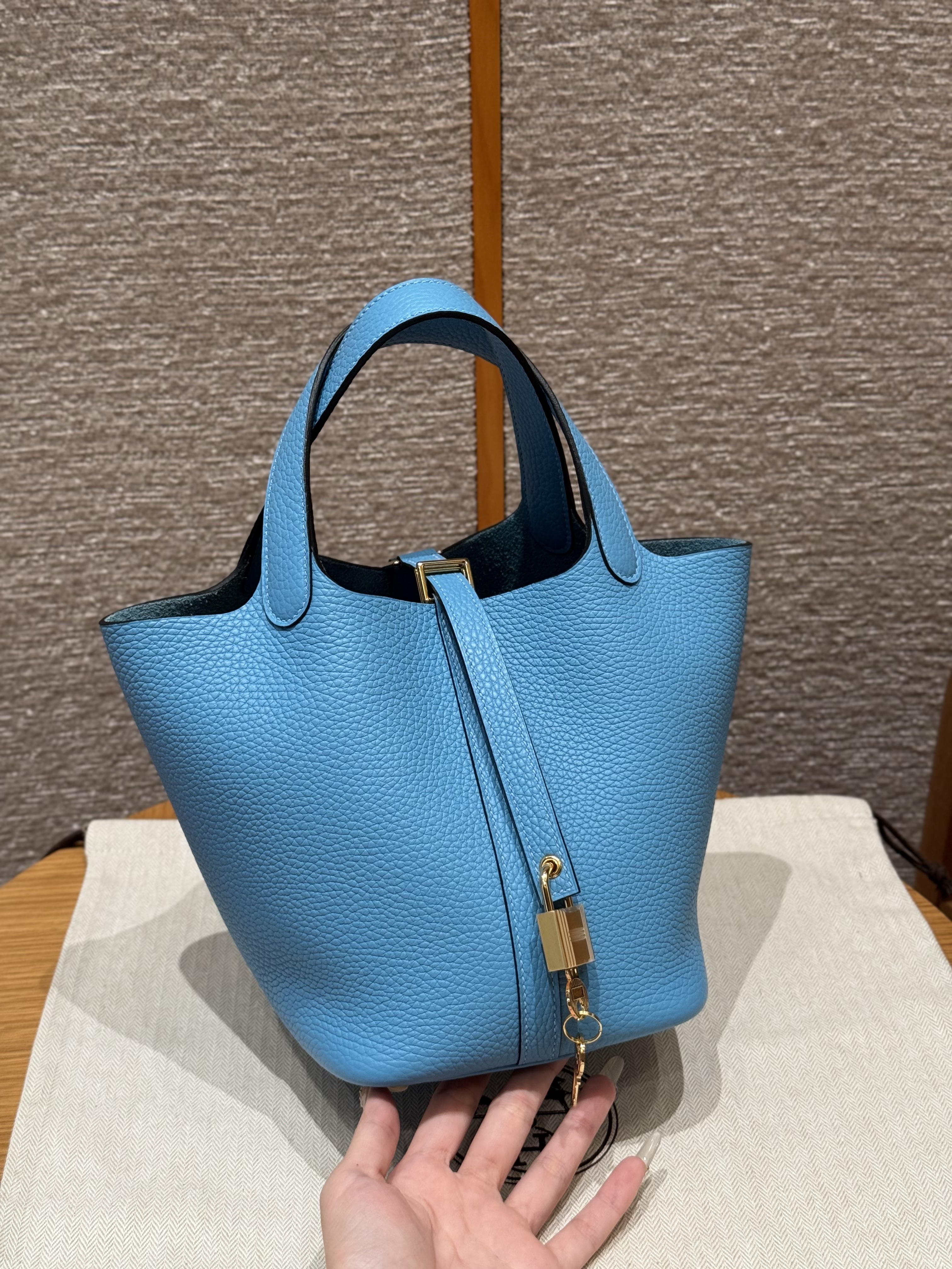 에르메스 Hermes Picotin lock 18cm clemence P3 Blue de Nord/gold