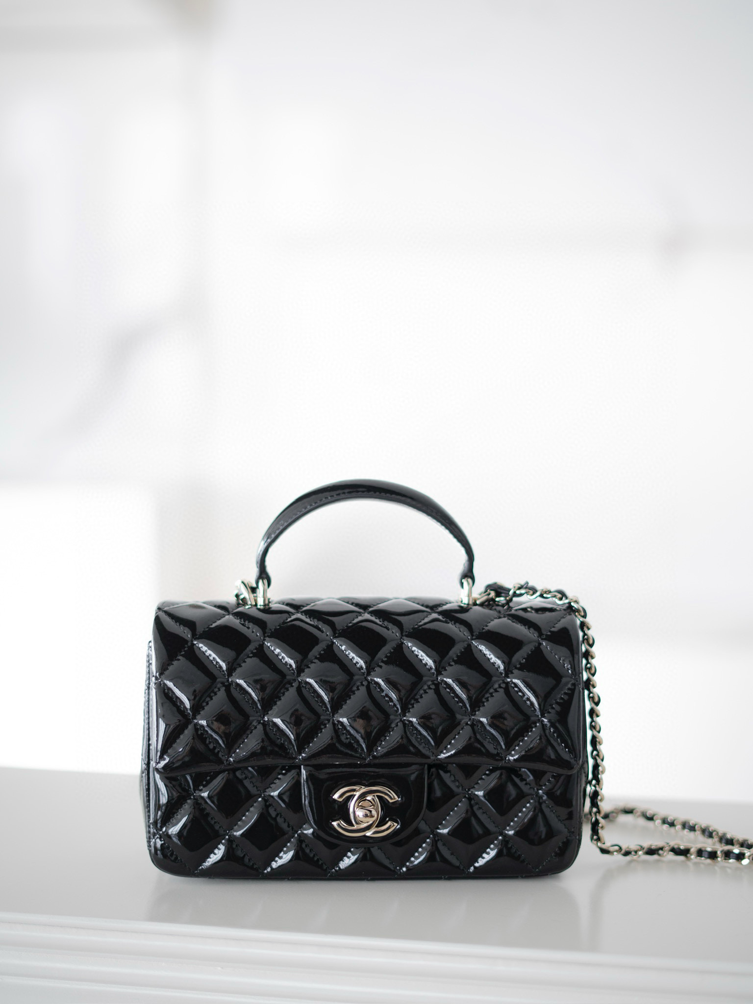 샤넬 Chanel 24k Mini Flap Bag with Top Handle AS2431 Black 20cm