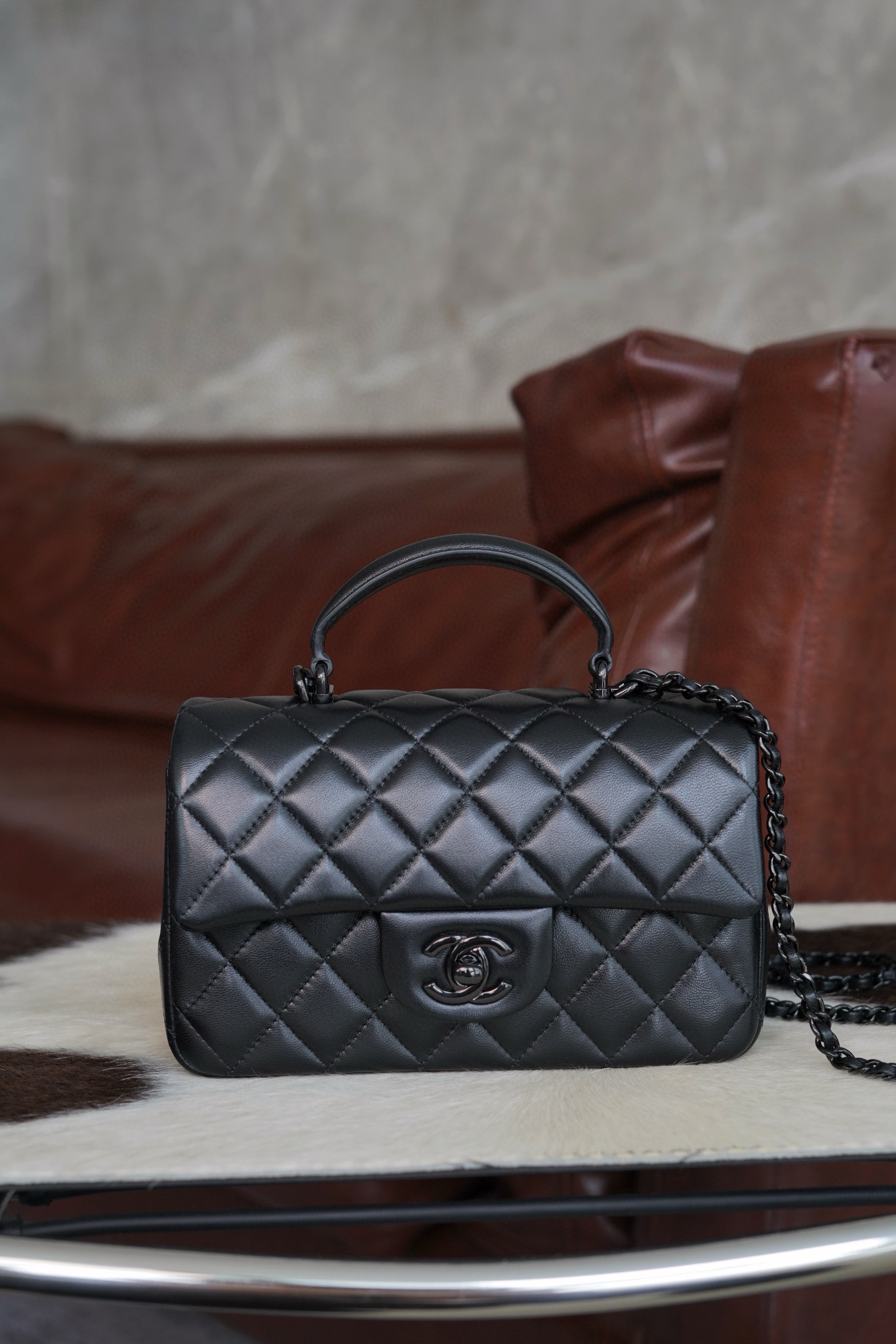 샤넬 Chanel 24A Mini Flap Bag with Top Handle so Black 20cm