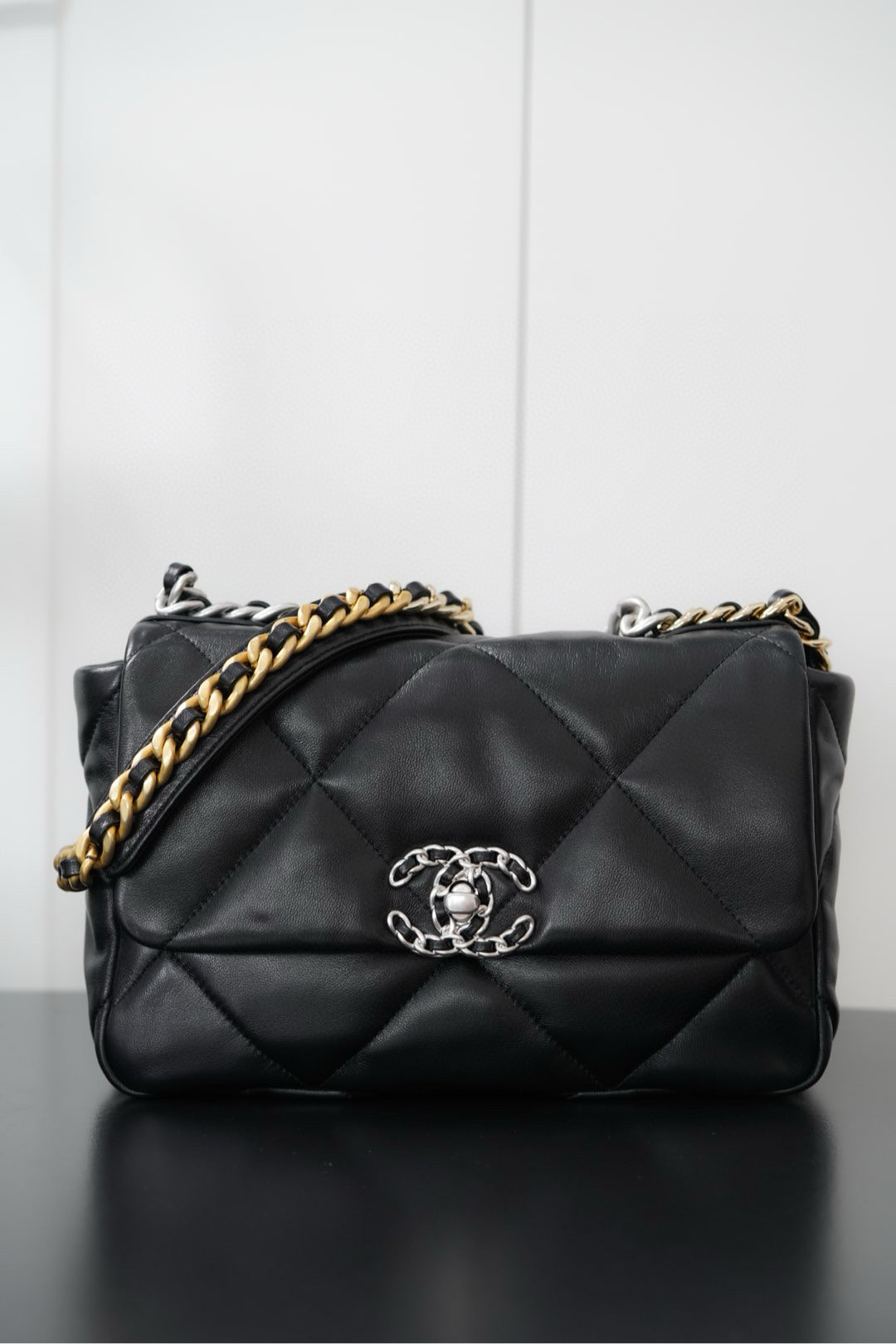 샤넬 Chanel 19 Handbag AS1160 Black silver 26cm