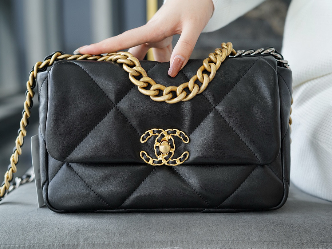 샤넬 Chanel 19 Handbag AS1160 Black 26cm