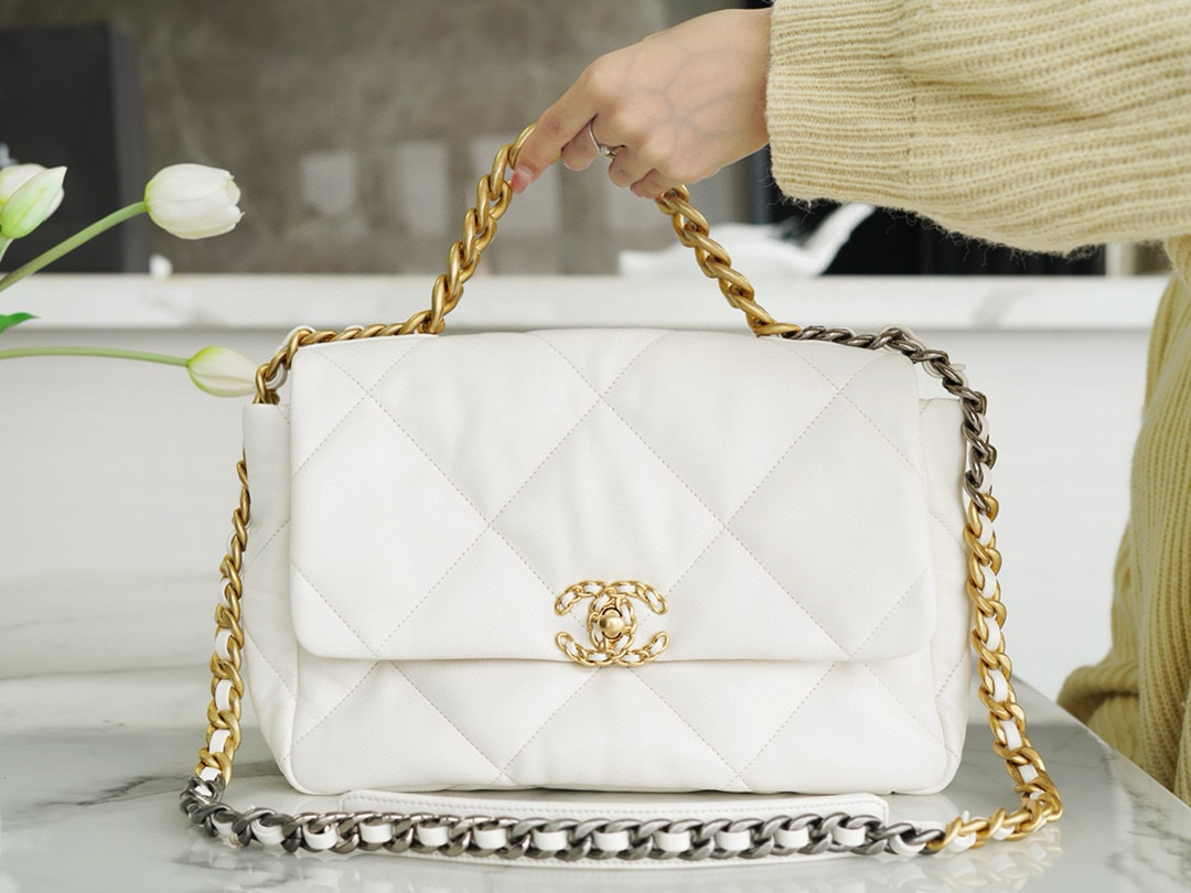 샤넬 Chanel 19 Handbag AS1161 White 30cm