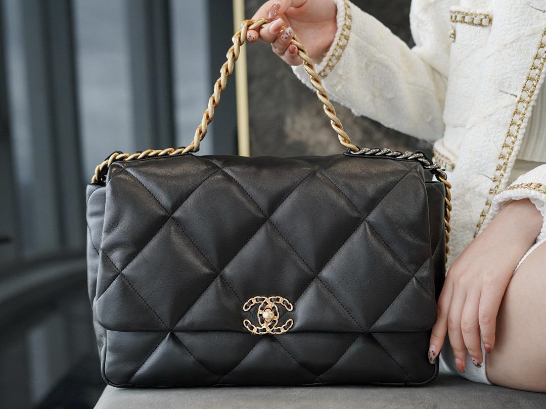 샤넬 Chanel CHANEL 19 Maxi Handbag AS1162 Black 36cm