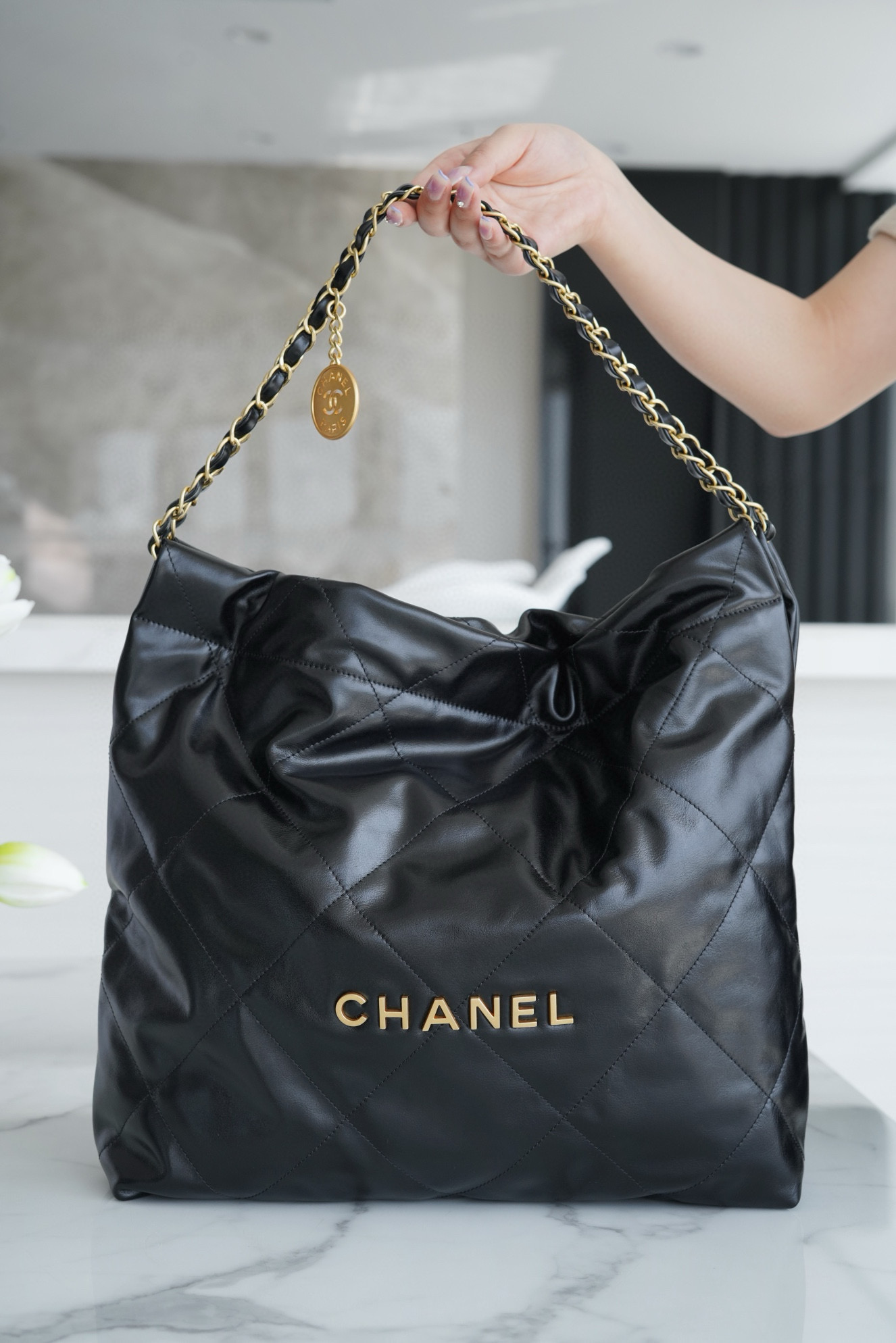 샤넬 Chanel 22P 22Medium  Handbag AS3261 Black gold 39cm