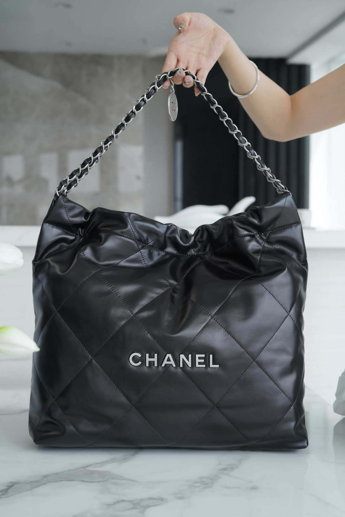 샤넬 Chanel 22P 22Medium  Handbag AS3261 Black silver 39cm