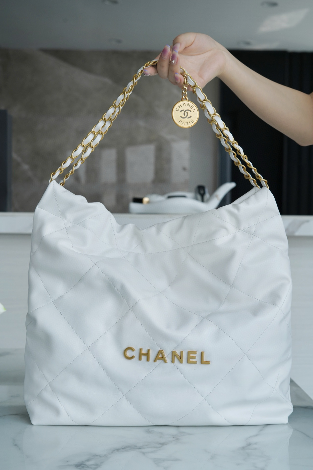 샤넬 Chanel 22P 22Medium  Handbag AS3261 White gold 39cm