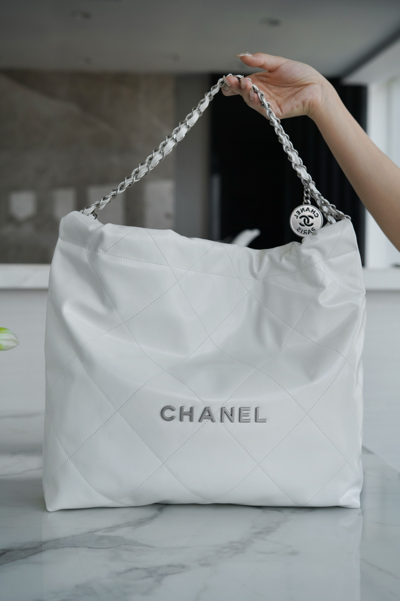 샤넬 Chanel 22P 22Medium  Handbag AS3261 White silver 39cm