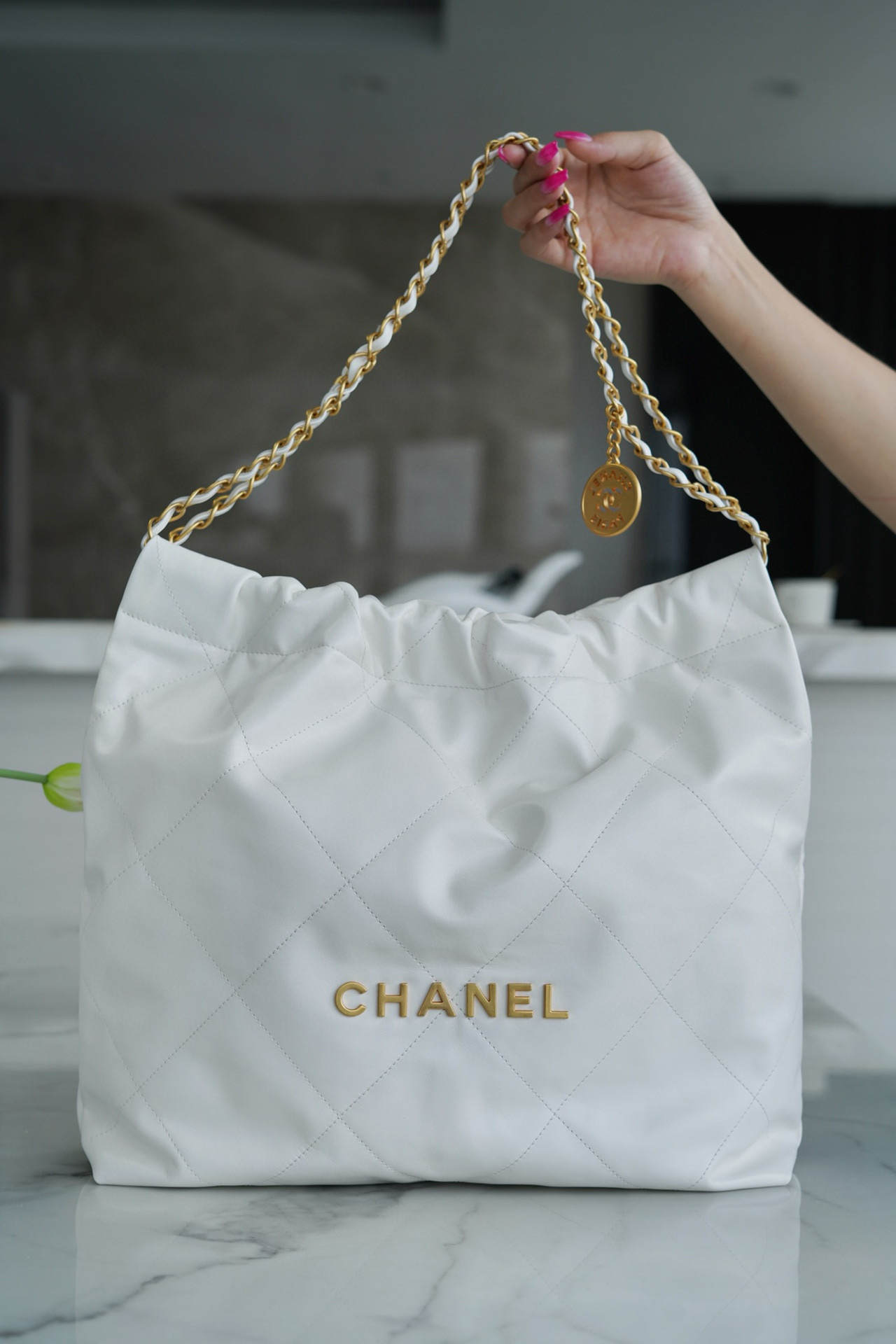 샤넬 Chanel 22P 22Medium Handbag AS3261 White gold 39cm