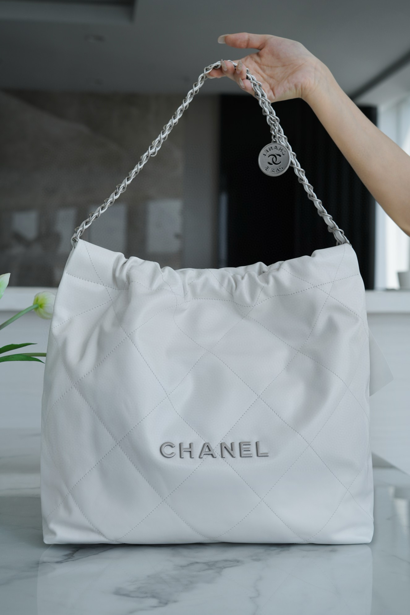 샤넬 Chanel 22P 22Medium Handbag AS3261 White silver 39cm
