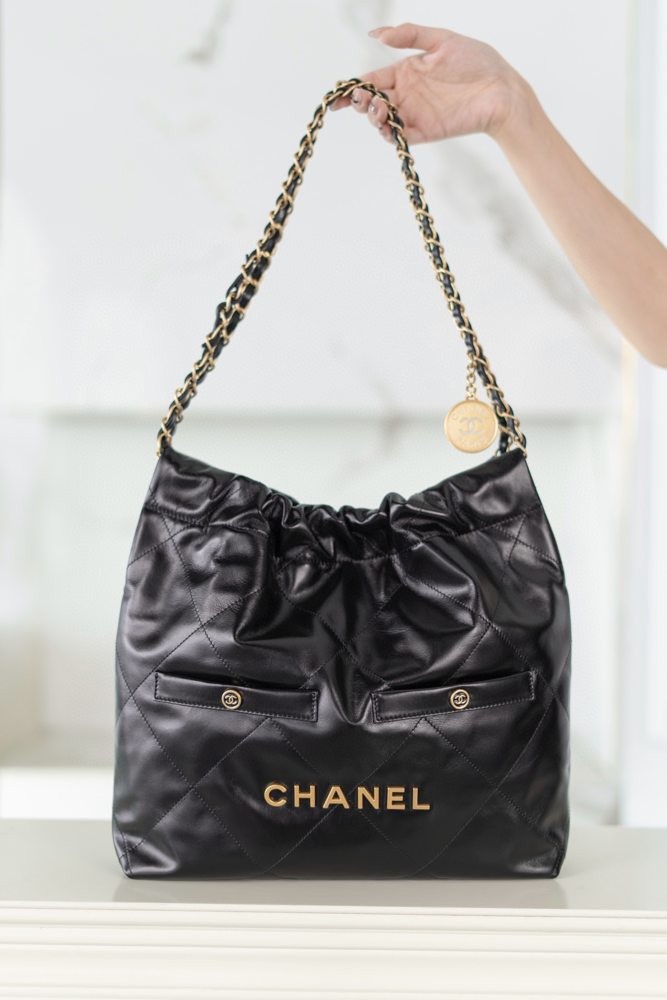 샤넬 Chanel 24B 22 Small Handbag Black 35cm