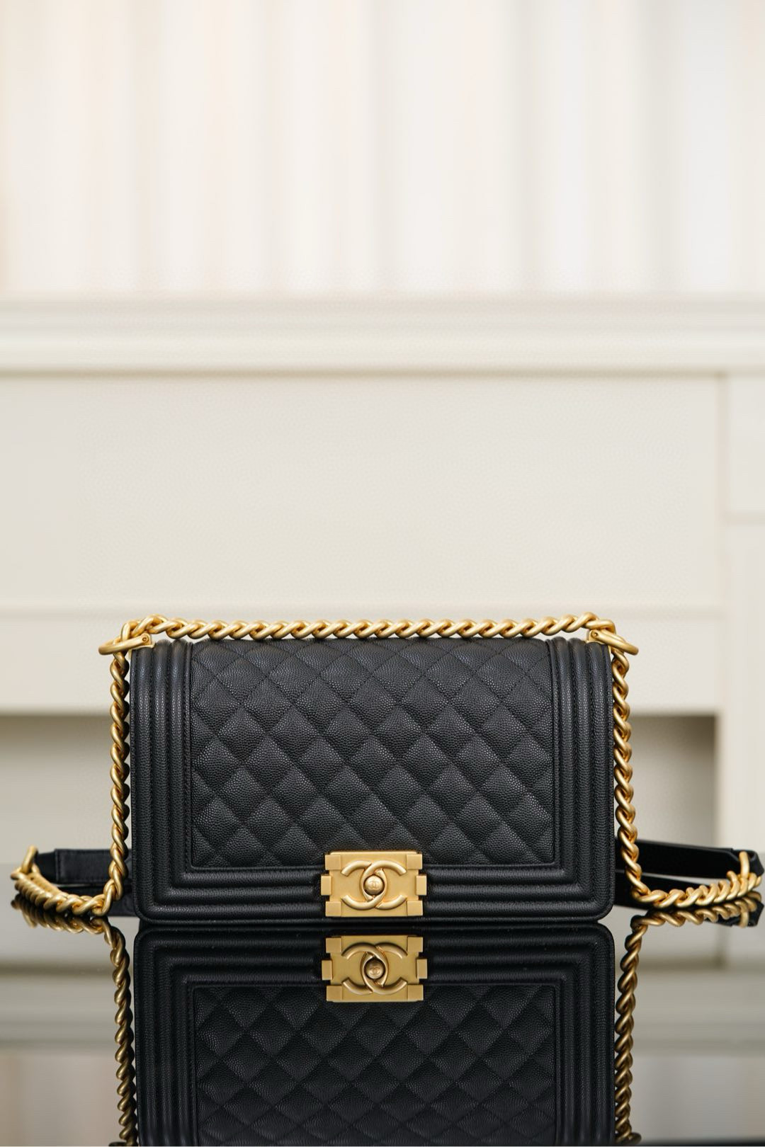 샤넬 Chanel Medium Leboy Bag A67086 Black gold 25cm