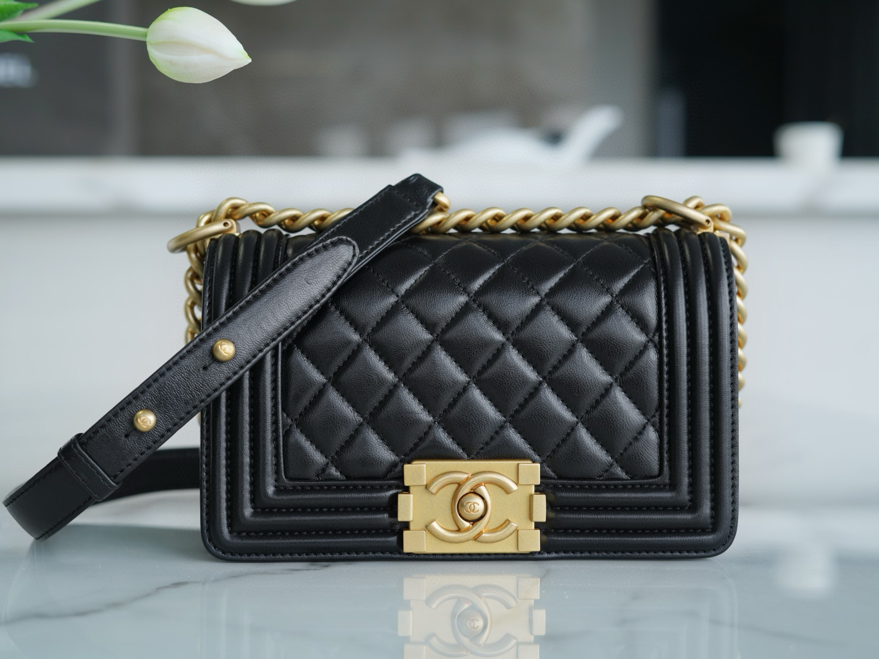 샤넬 Chanel Small Leboy Bag A67085 Black gold 20cm