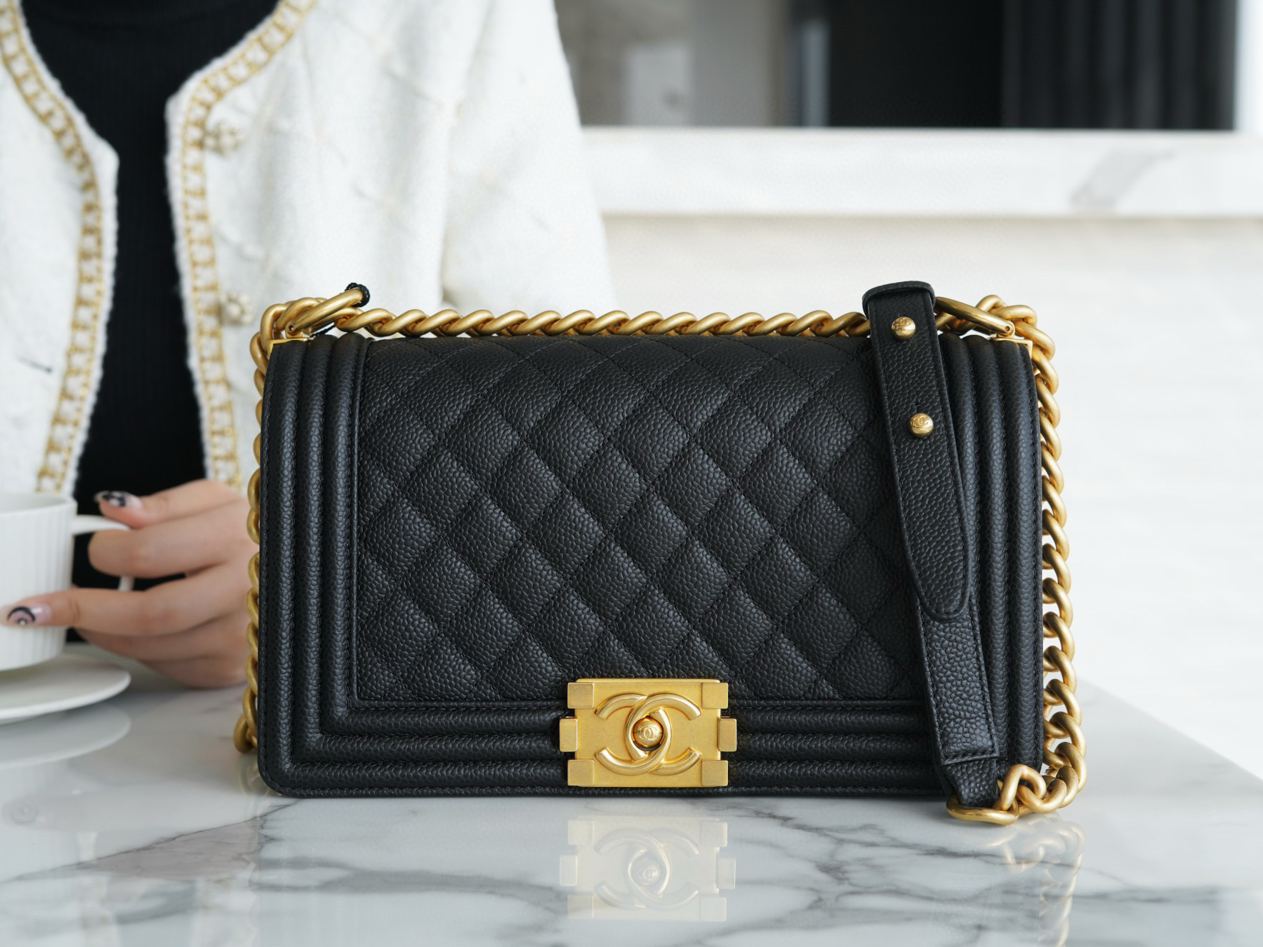 샤넬 Chanel Medium Leboy Bag A67086 Black gold 25cm