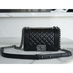 샤넬 Chanel Small Leboy Bag A67085 Black silver 20cm