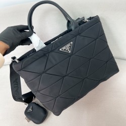 프라다 Prada 1BG435 미디엄 패딩 리나일론 및 가죽 토트백 33CM