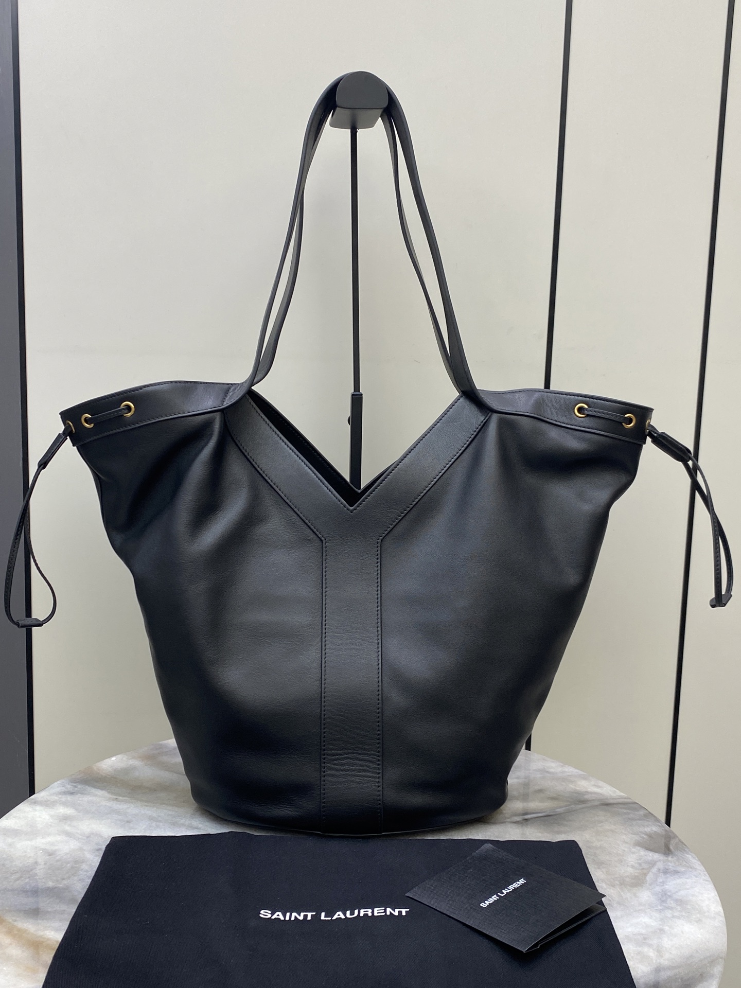 생로랑 Saint laurent/YSL 833160 Y Large Hobo in Leather Black