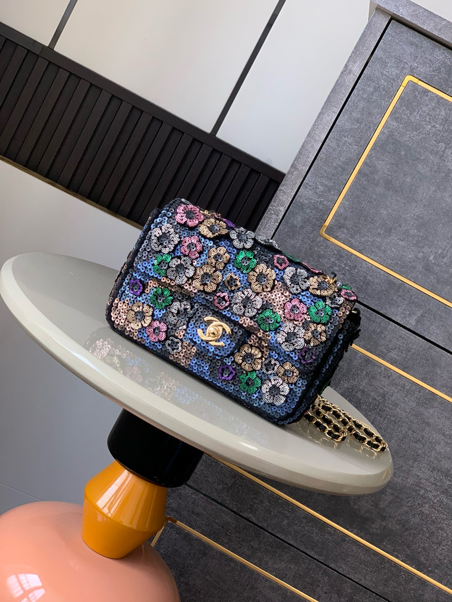 샤넬 Chanel Mini Classic Flap Bag So Black 20cm