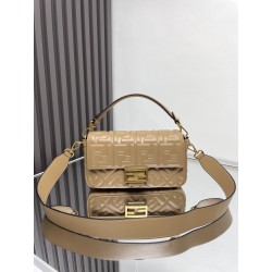 펜디 FENDI 8BR600 Medium Baguette Bag Nappa Leather 26CM