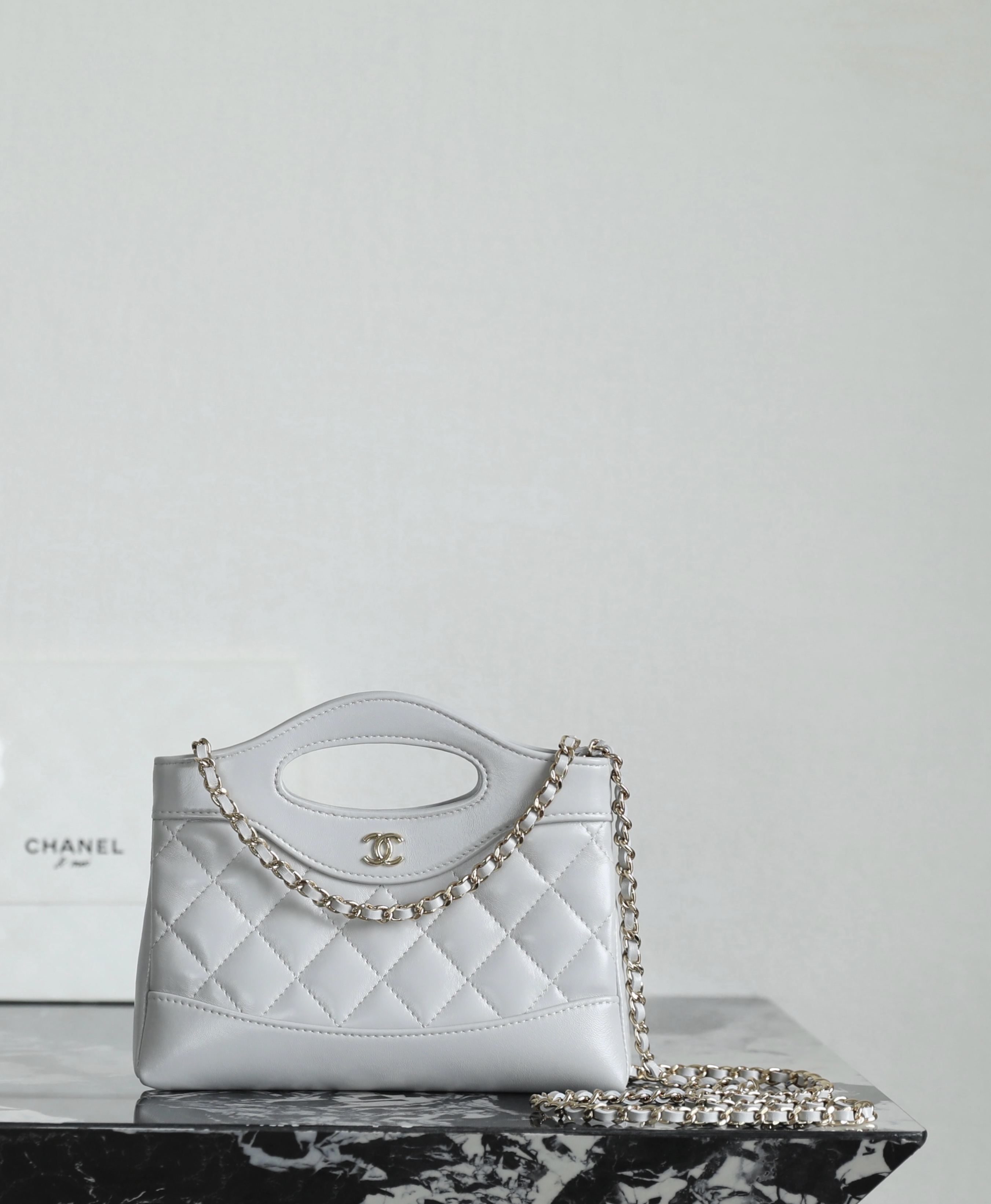 샤넬 Chanel 25P AP3656 31Shopping Bag Nano C-501 Light grey 20.5cm
