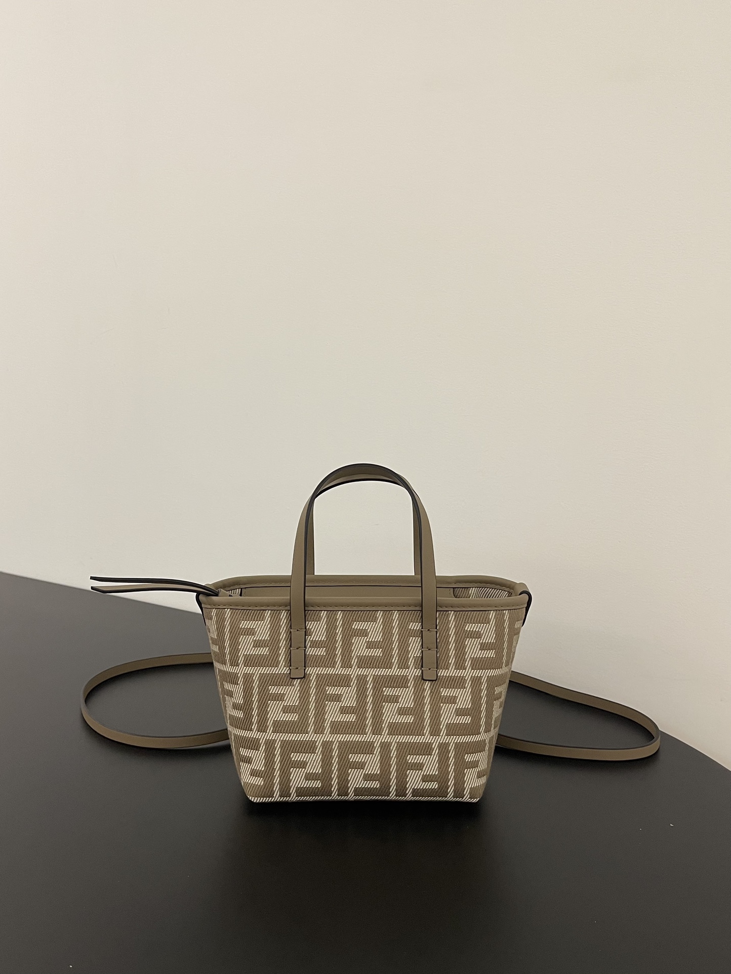 펜디 FENDI 8BS096 Roll Mini Fabric FF Jacquard Bag 23CM