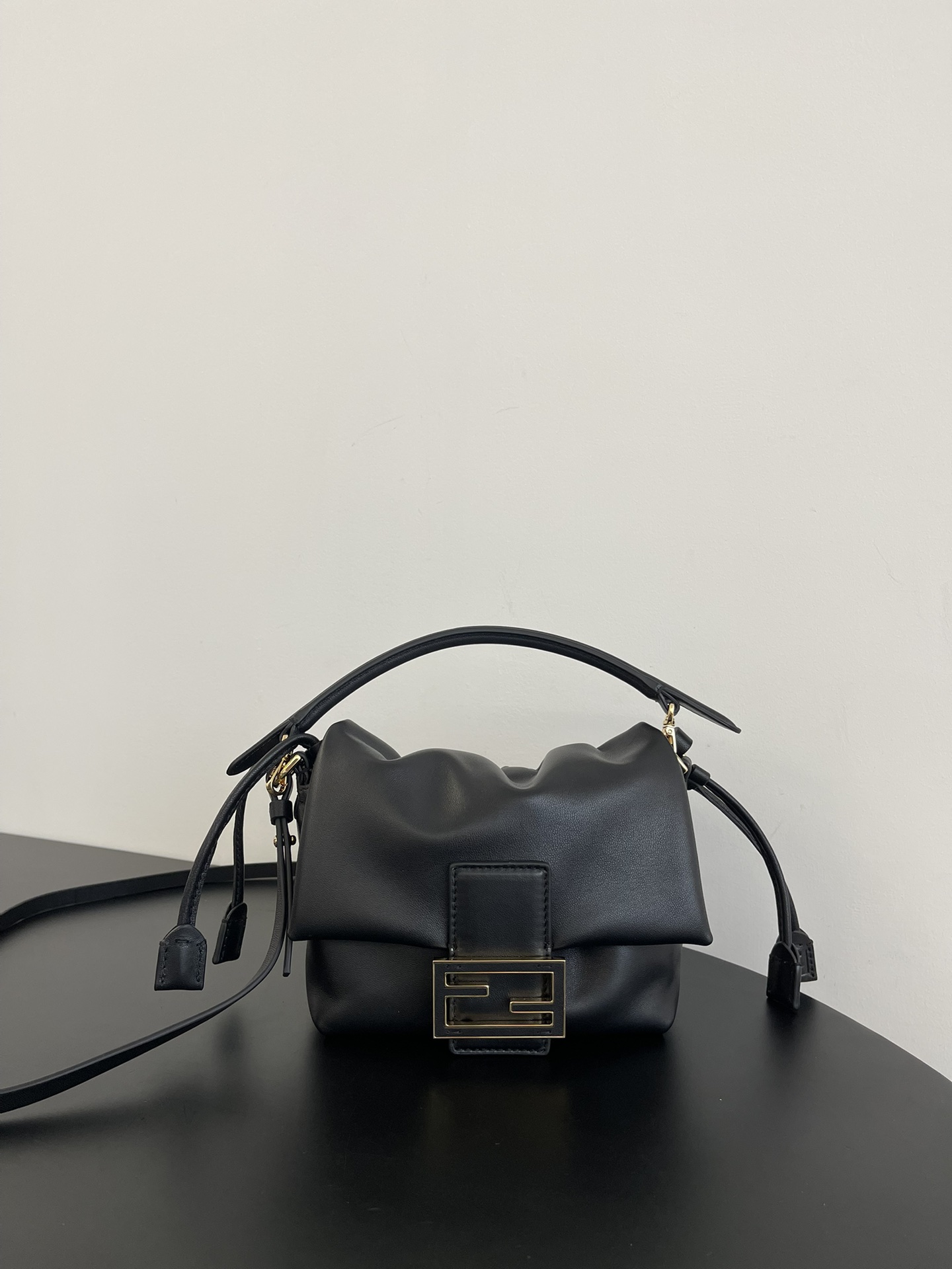 펜디 FENDI 8BS105 Mamma Baguette Nappa Leather Mini Bag Black 16CM