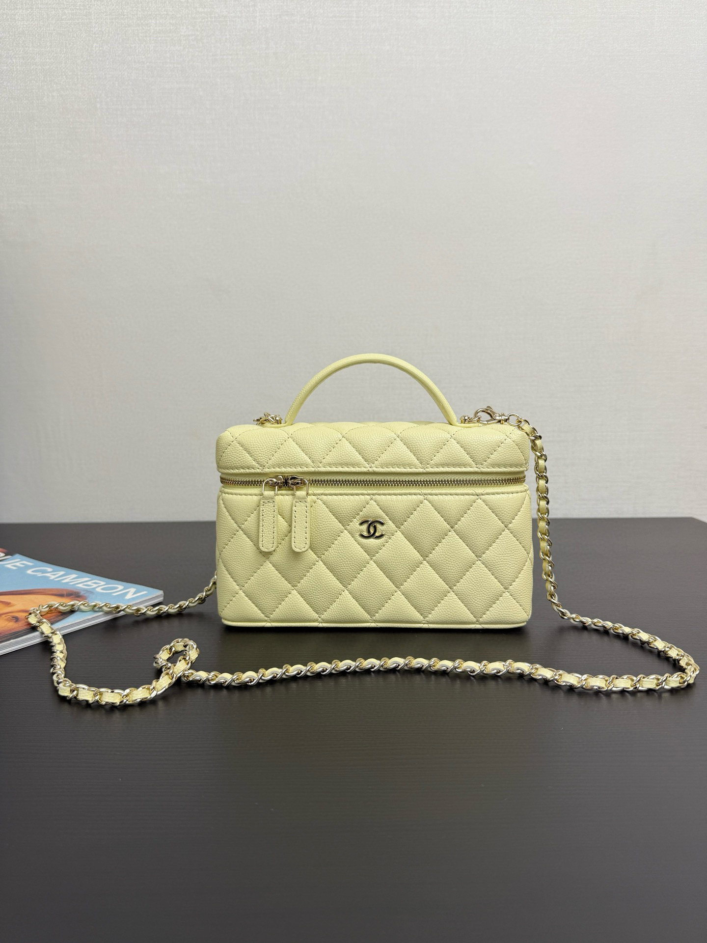 샤넬 Chanel 25c LP Long Vanity with chain 99448 yellow 19cm