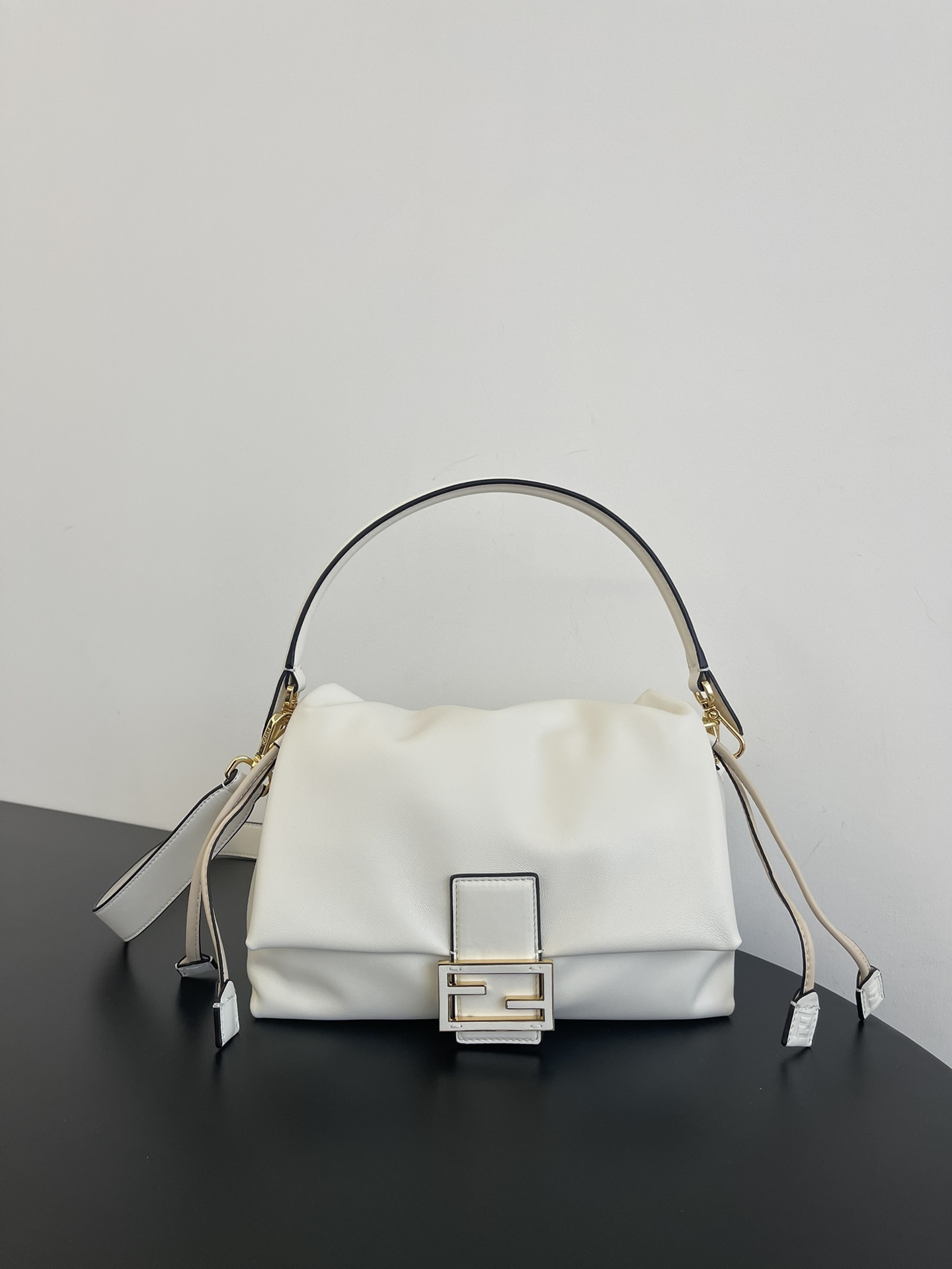 펜디 FENDI 8BR833 Mamma Baguette Medium Nappa Leather Bag White 26.5CM