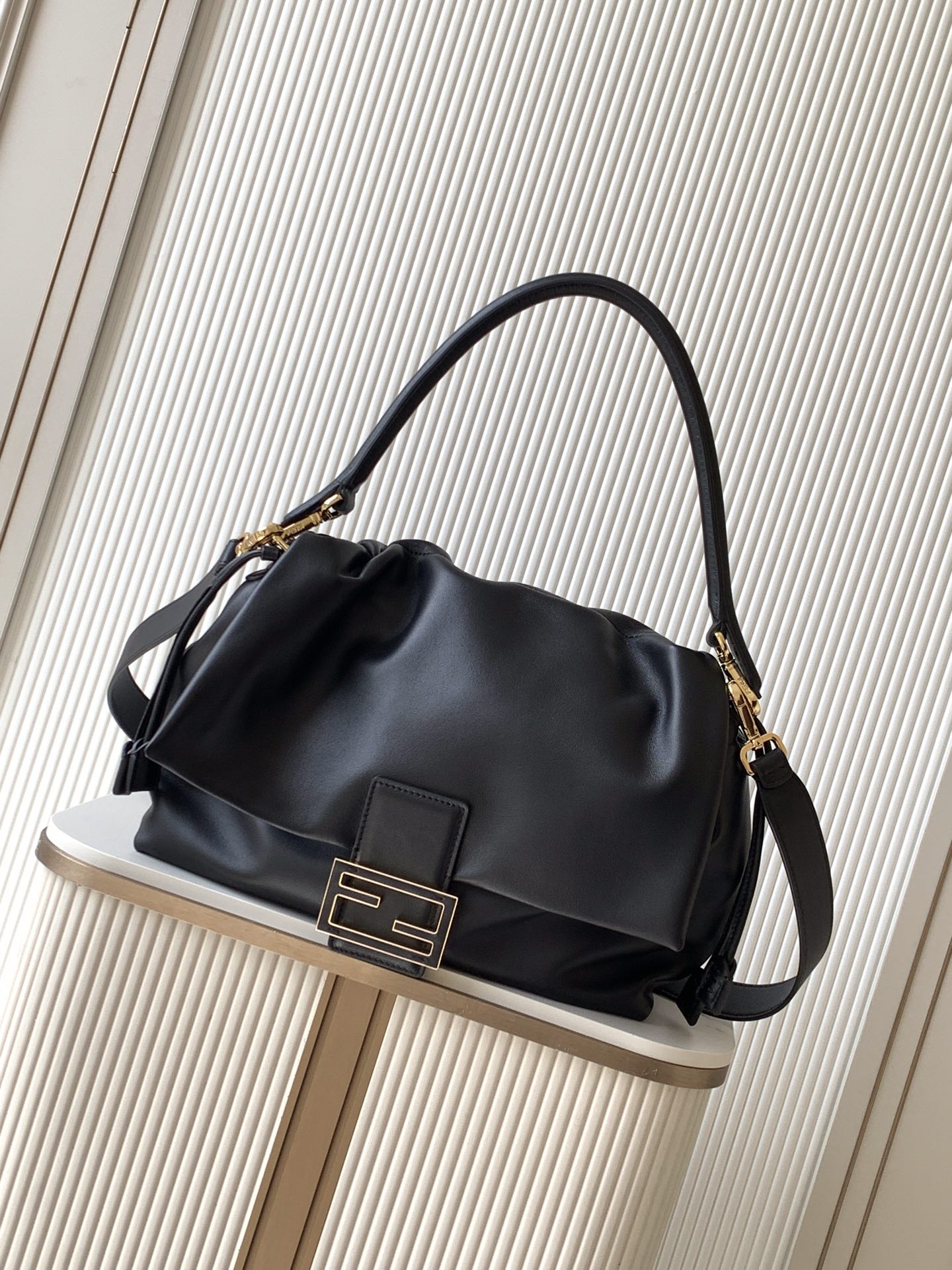 펜디 FENDI 8BR834 Mamma Baguette Large Nappa Leather Bag Black 31.5CM