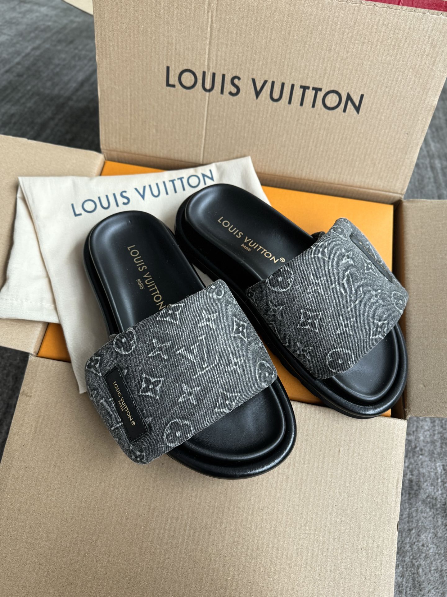 루이비통 Louis Vuitton 슬리퍼