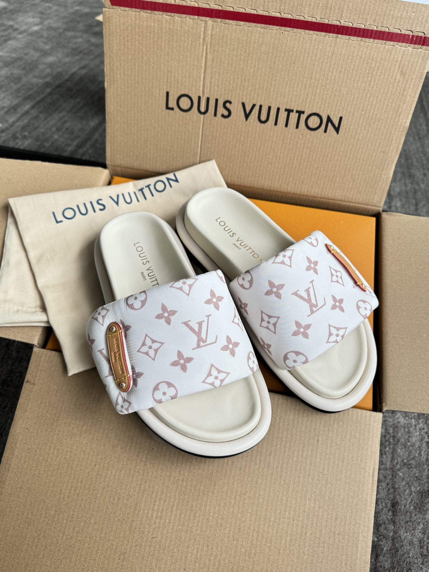 루이비통 Louis Vuitton 슬리퍼