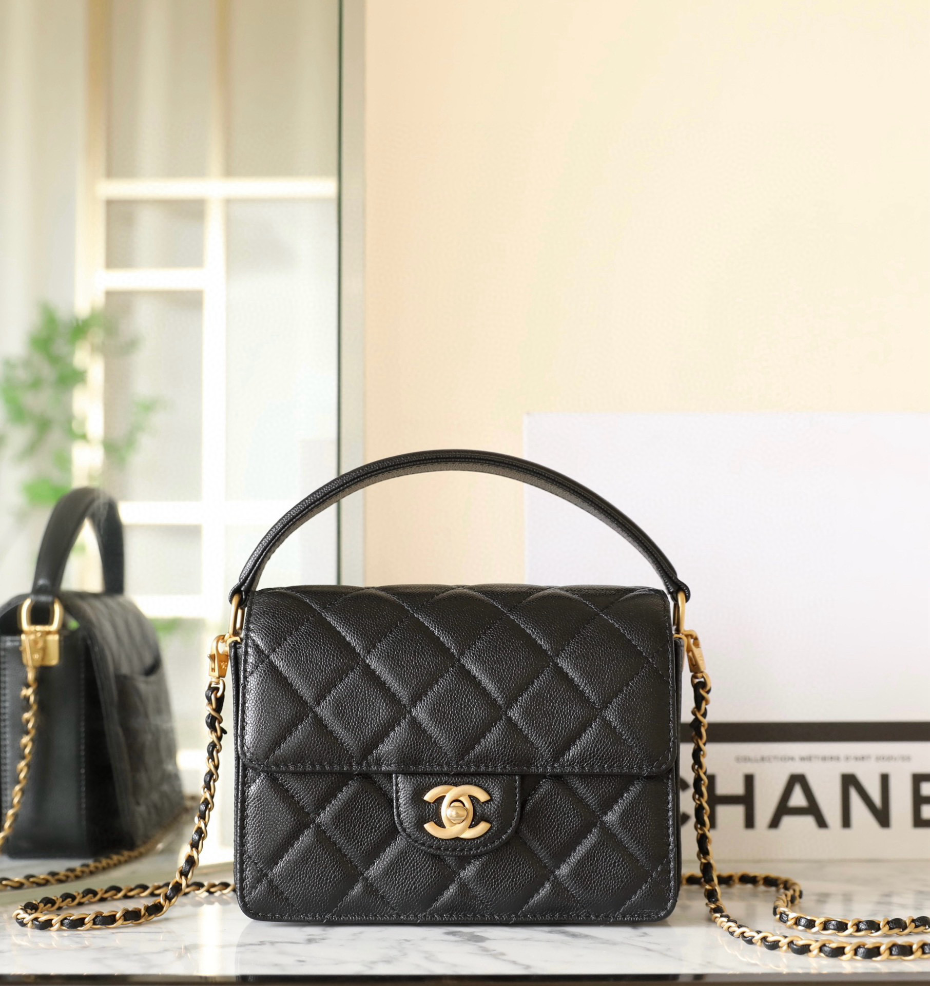 샤넬 Chanel 24K AS5165 Mini Flap Bag with Top Handle Black 19cm
