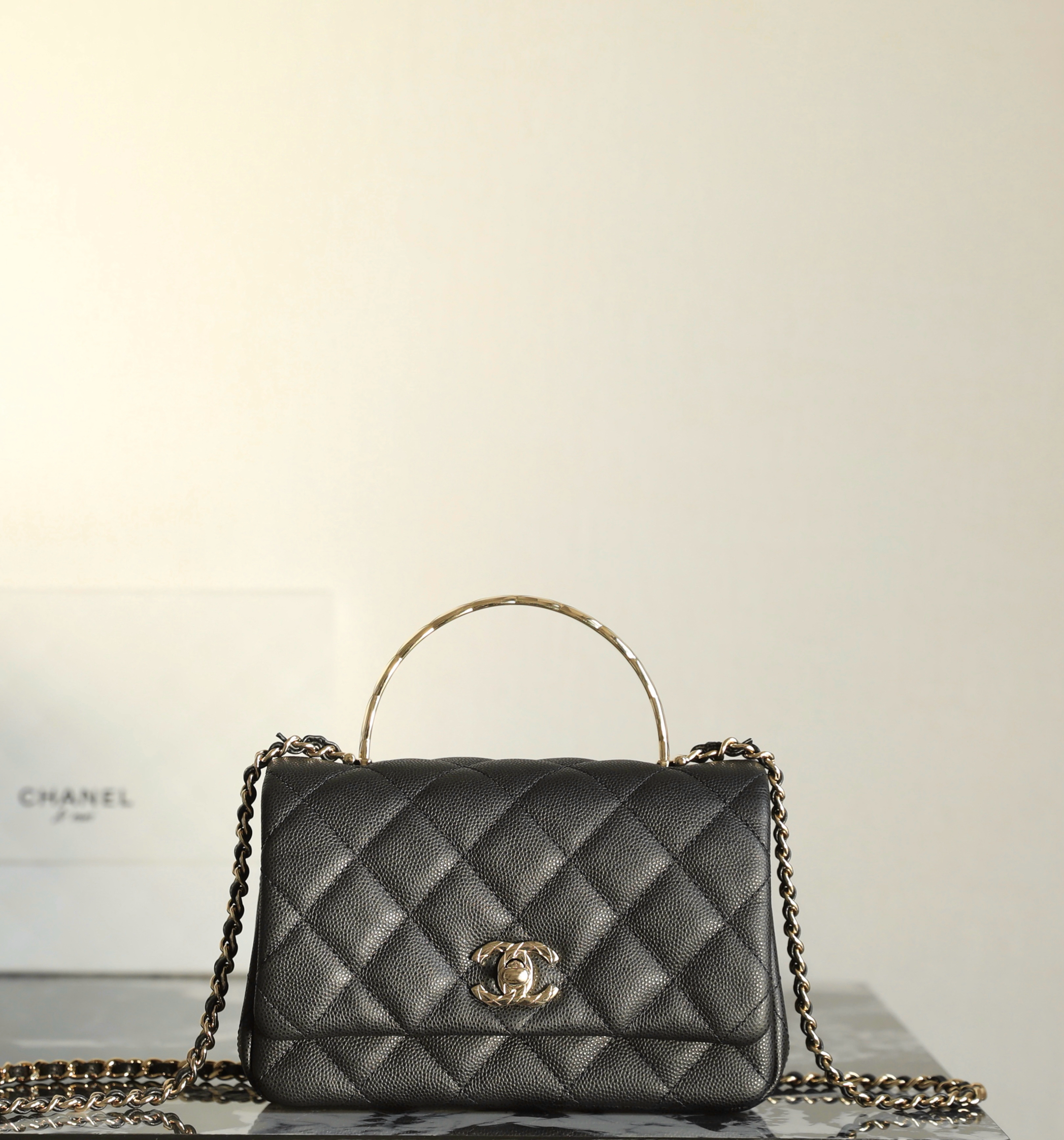 샤넬 Chanel 25S Mini Flap Bag with Top Handle C-831 Black 18cm