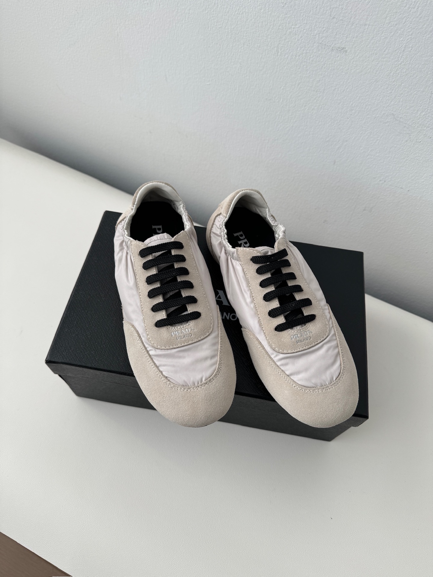 프라다 Prada 플랫