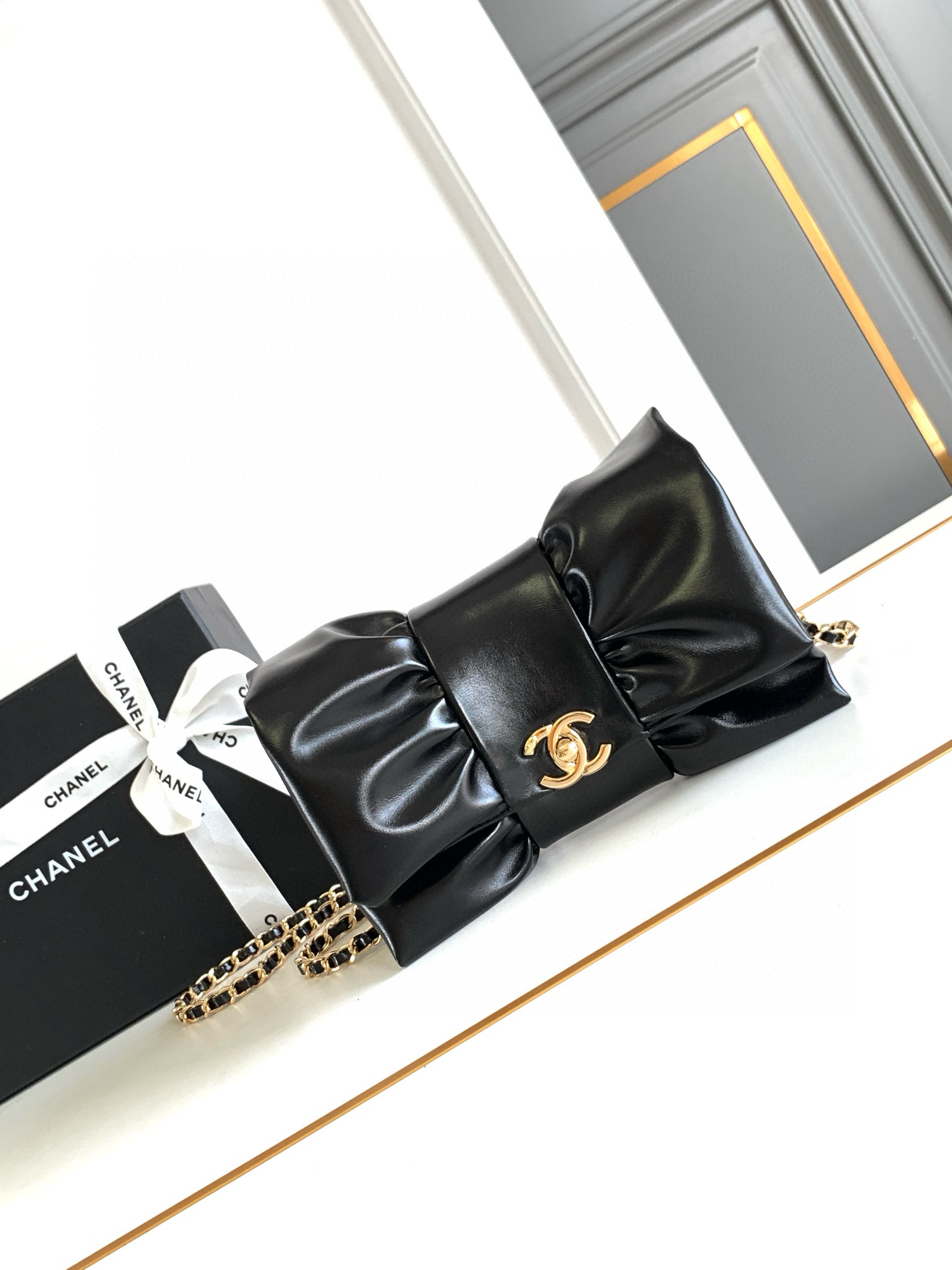 샤넬 Chanel 24B Clutch with chain Black 22cm