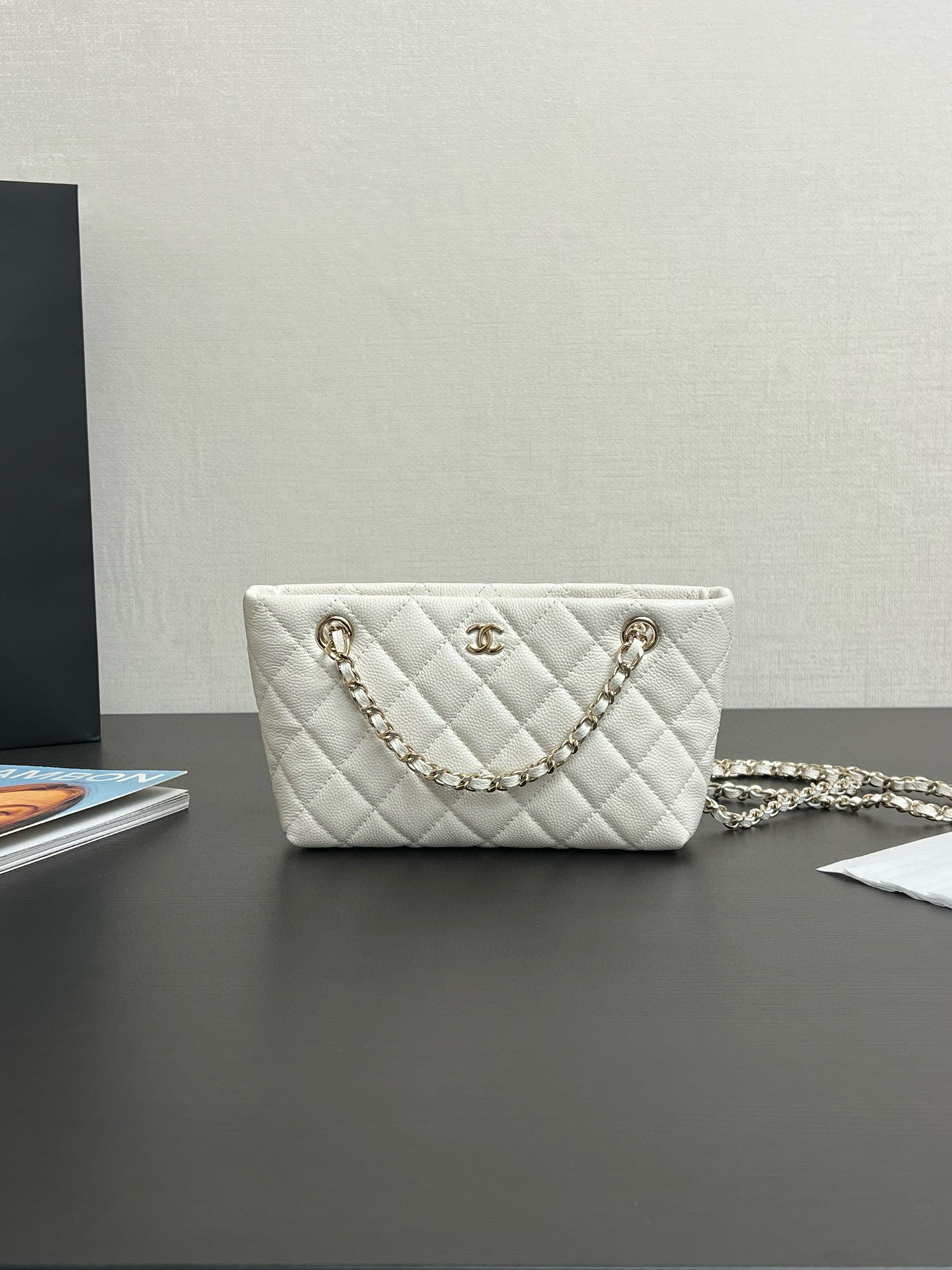 샤넬 Chanel 25C Mini Tote bag White 17cm