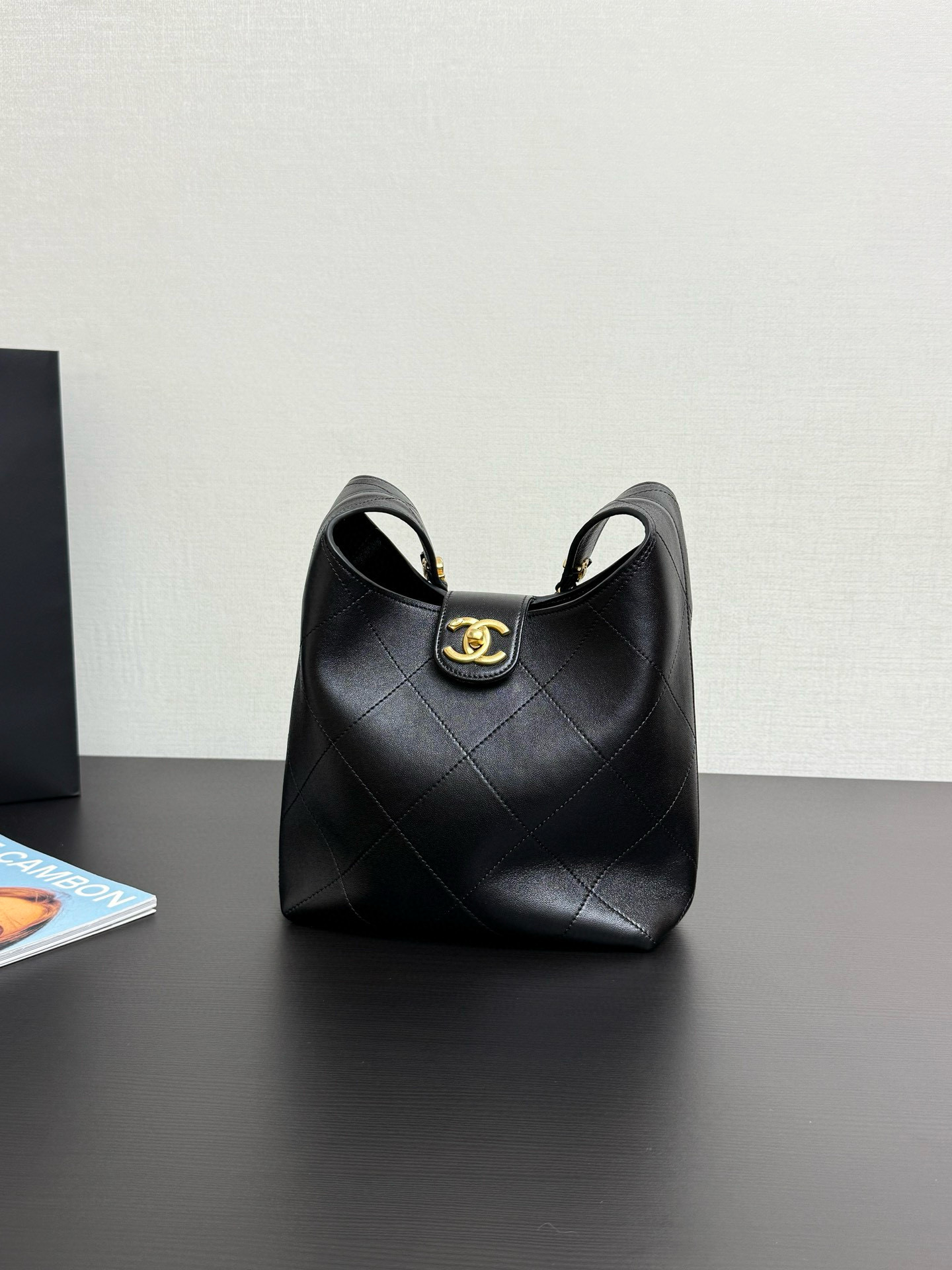 샤넬 Chanel 25P Shopping Bag Black 23cm