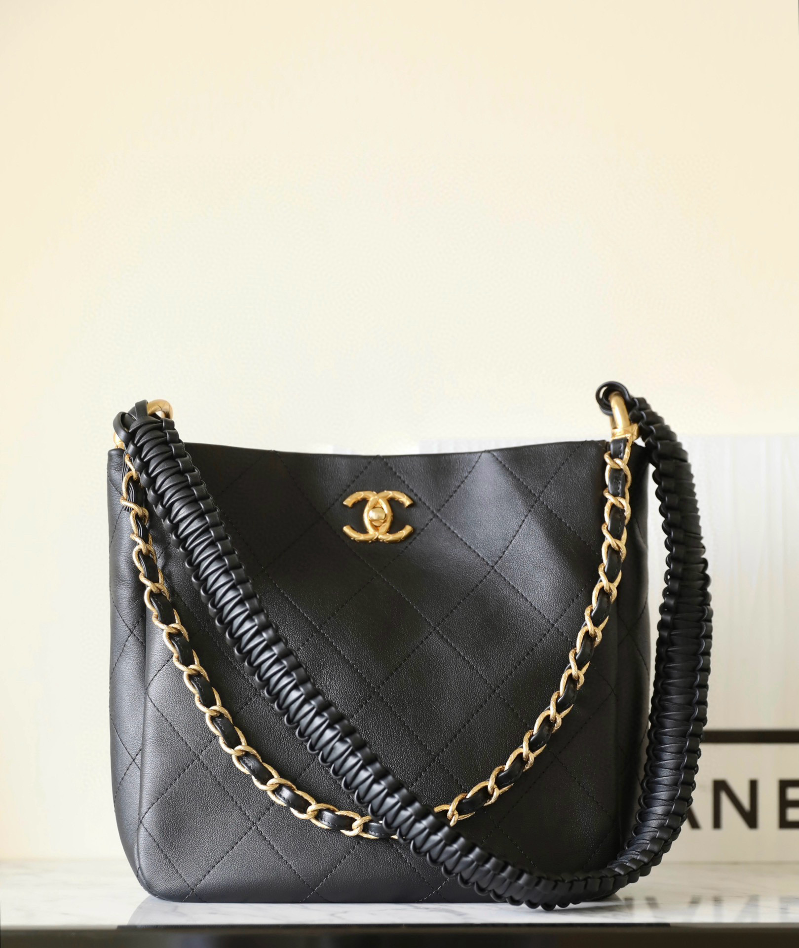 샤넬 Chanel Hobo Handbag C-851 Black 25cm