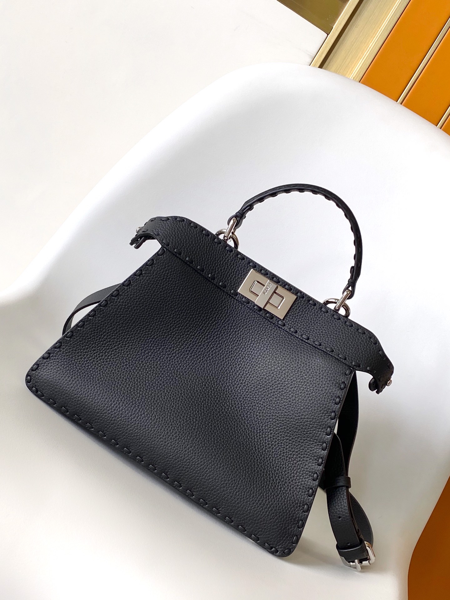 펜디 FENDI 8BN327 Peekaboo Iseeu Small Selleria Bag 27CM