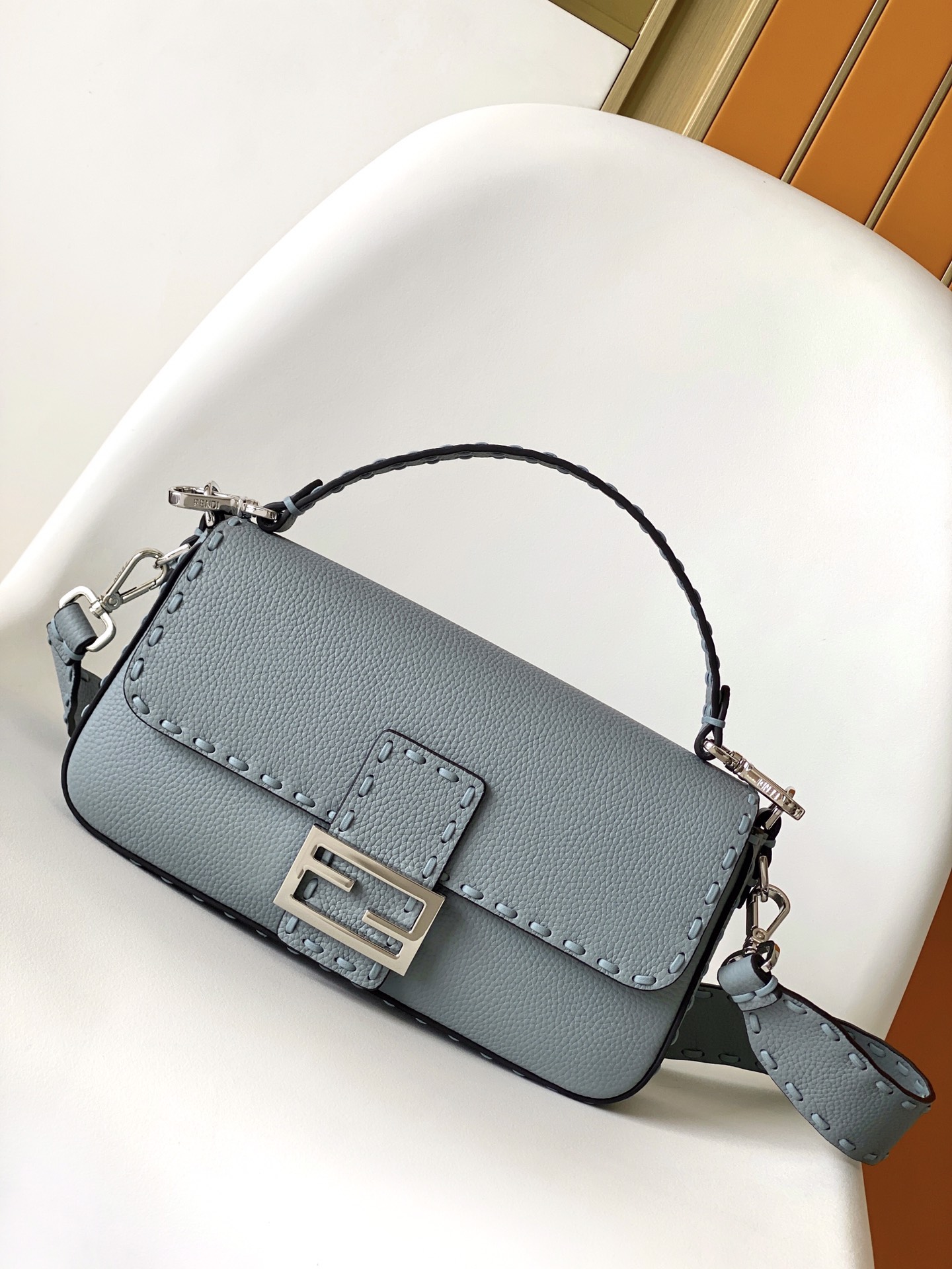 펜디 FENDI 8BR600 Baguette Oversize Topstitching Selleria Bag 27CM