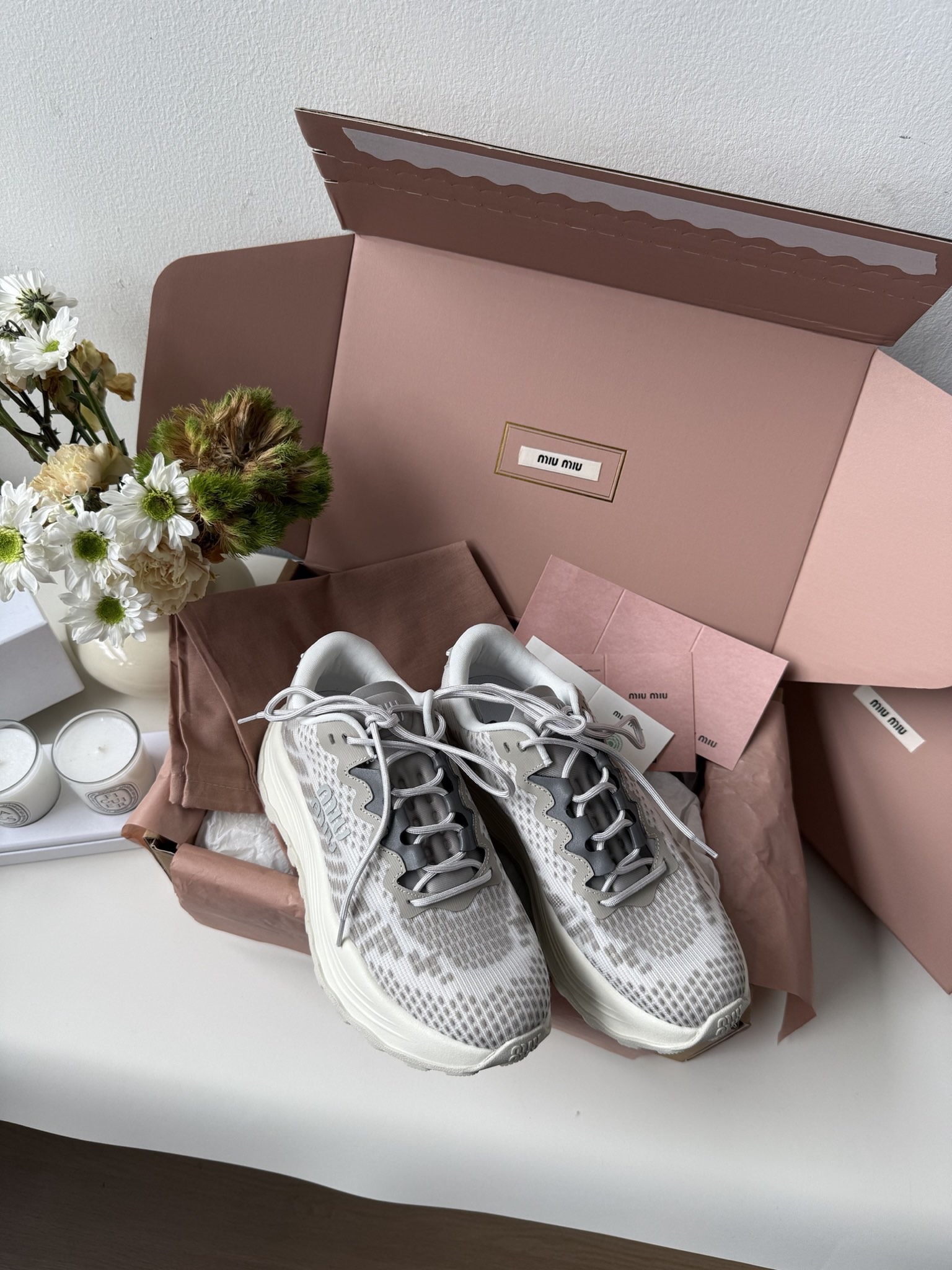 미우 미우 Miu Miu 스니커즈