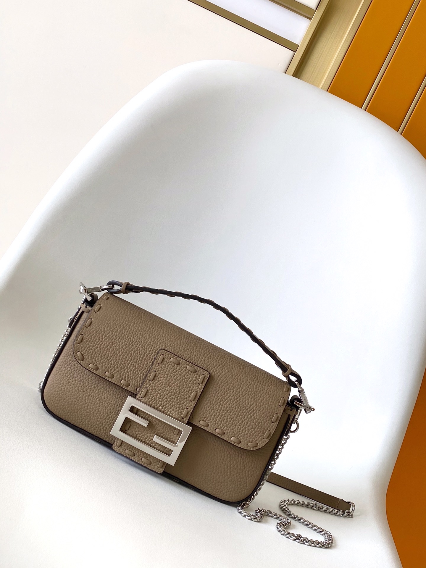 펜디 FENDI 8BS017 Baguette Mini Topstitching Selleria Bag 20CM