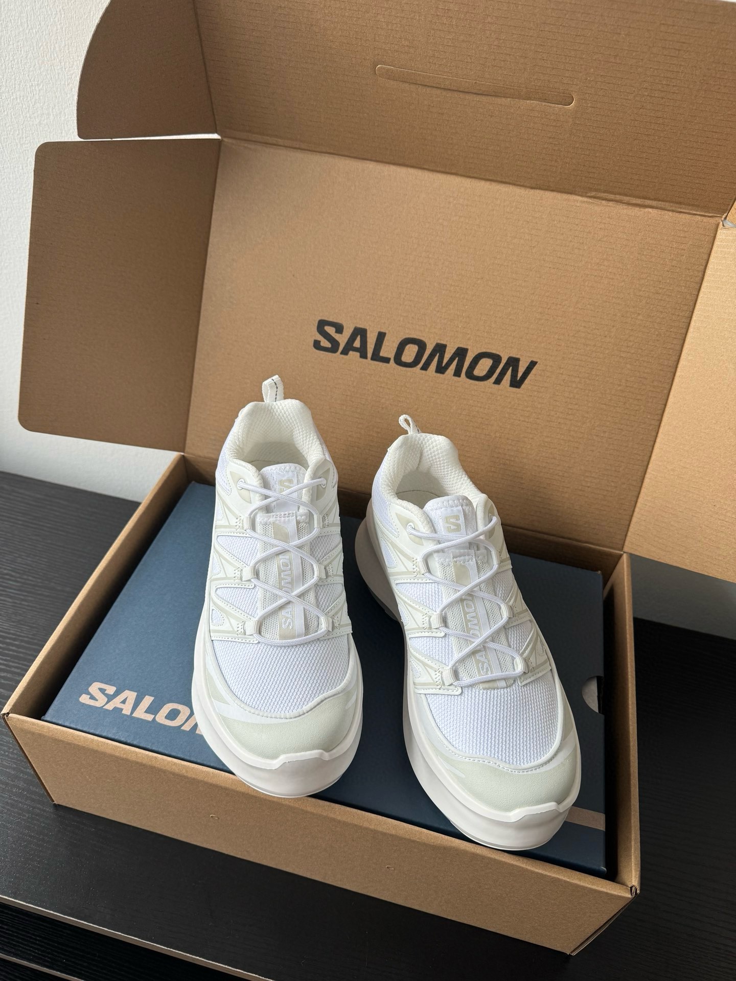 살로몬 Salomon 스니커즈