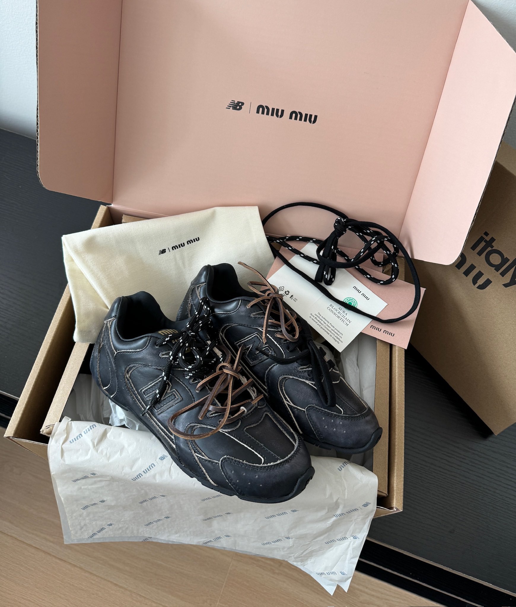 미우 미우 Miu Miu 스니커즈