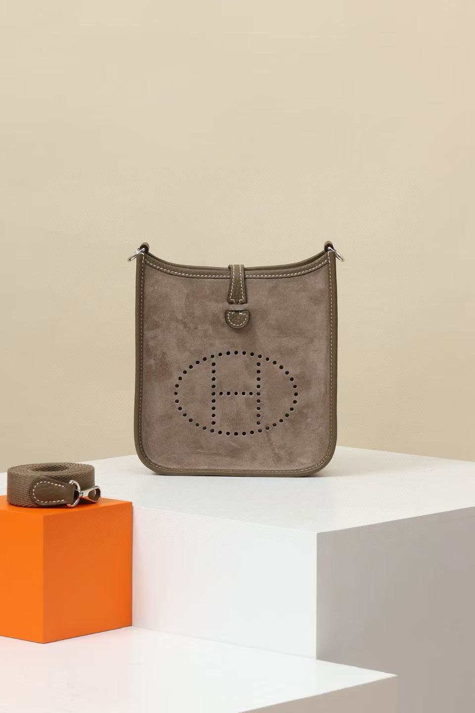 에르메스 Hermes Mini Evelyne 17cm Swift 18 Etoupe/silver