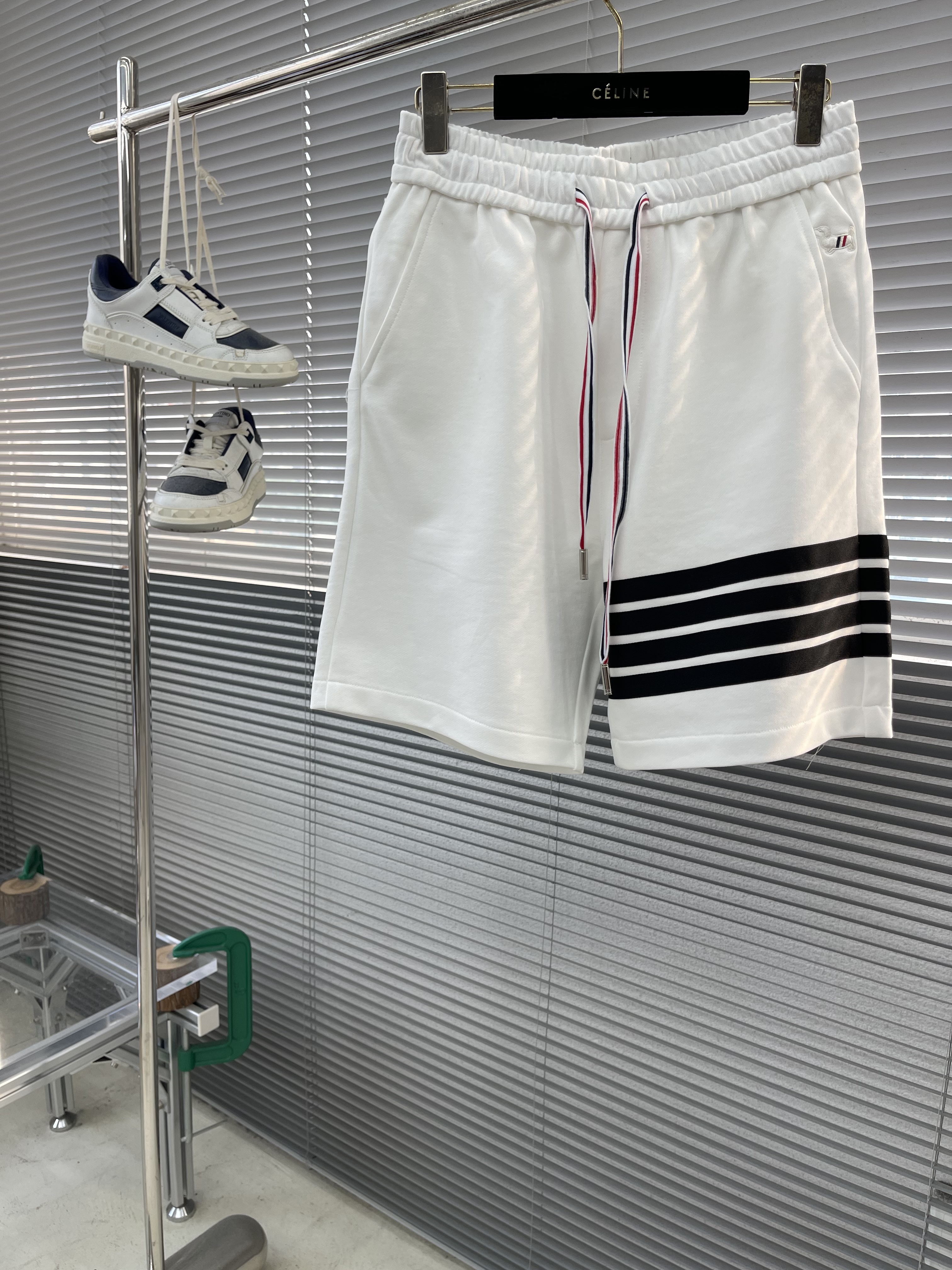 톰브라운 Thom Browne 반바지