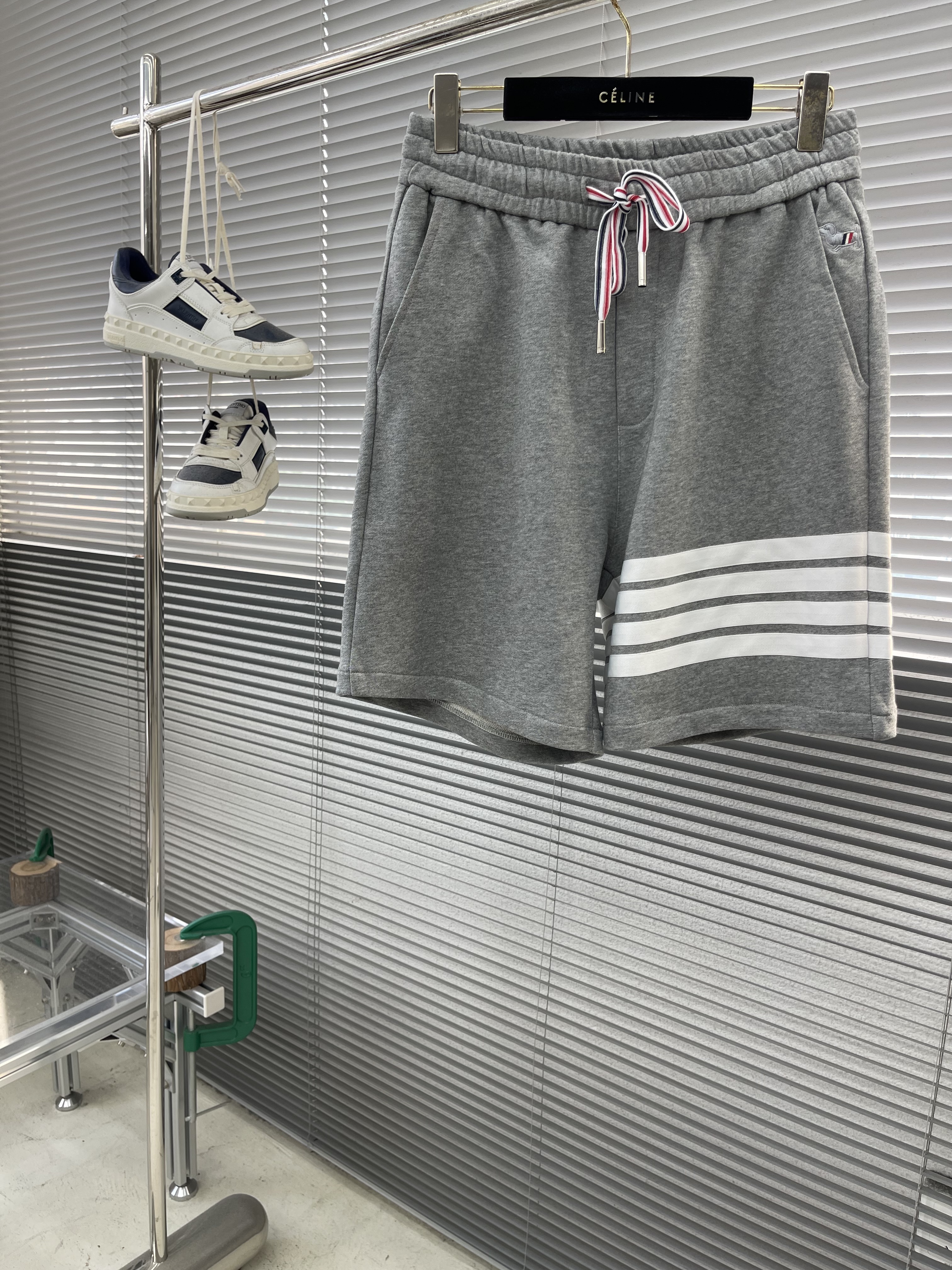 톰브라운 Thom Browne 반바지