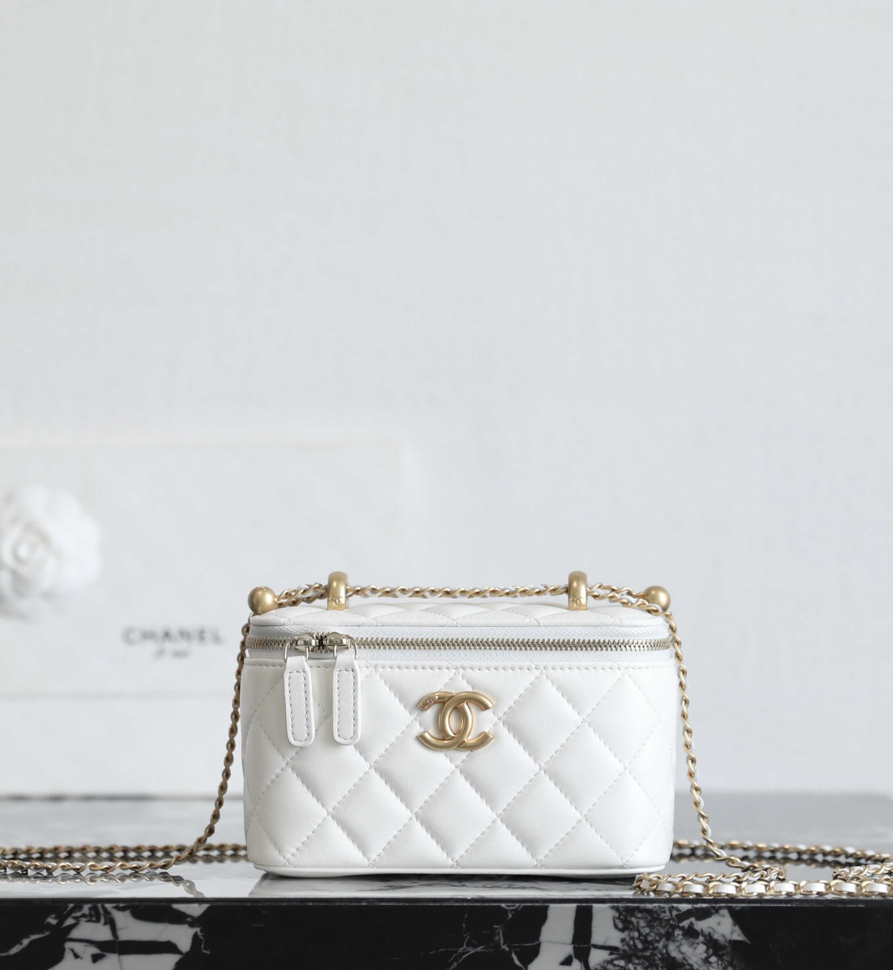 샤넬 Chanel 25s Long Vanity with chain White C-811 17cm